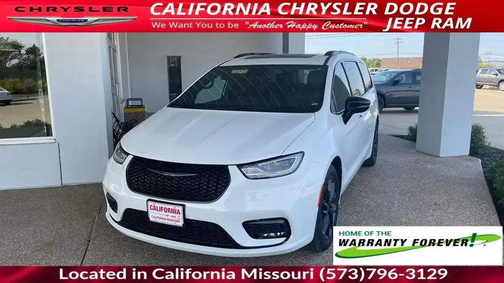 2025 Chrysler Pacifica Limited's photo
