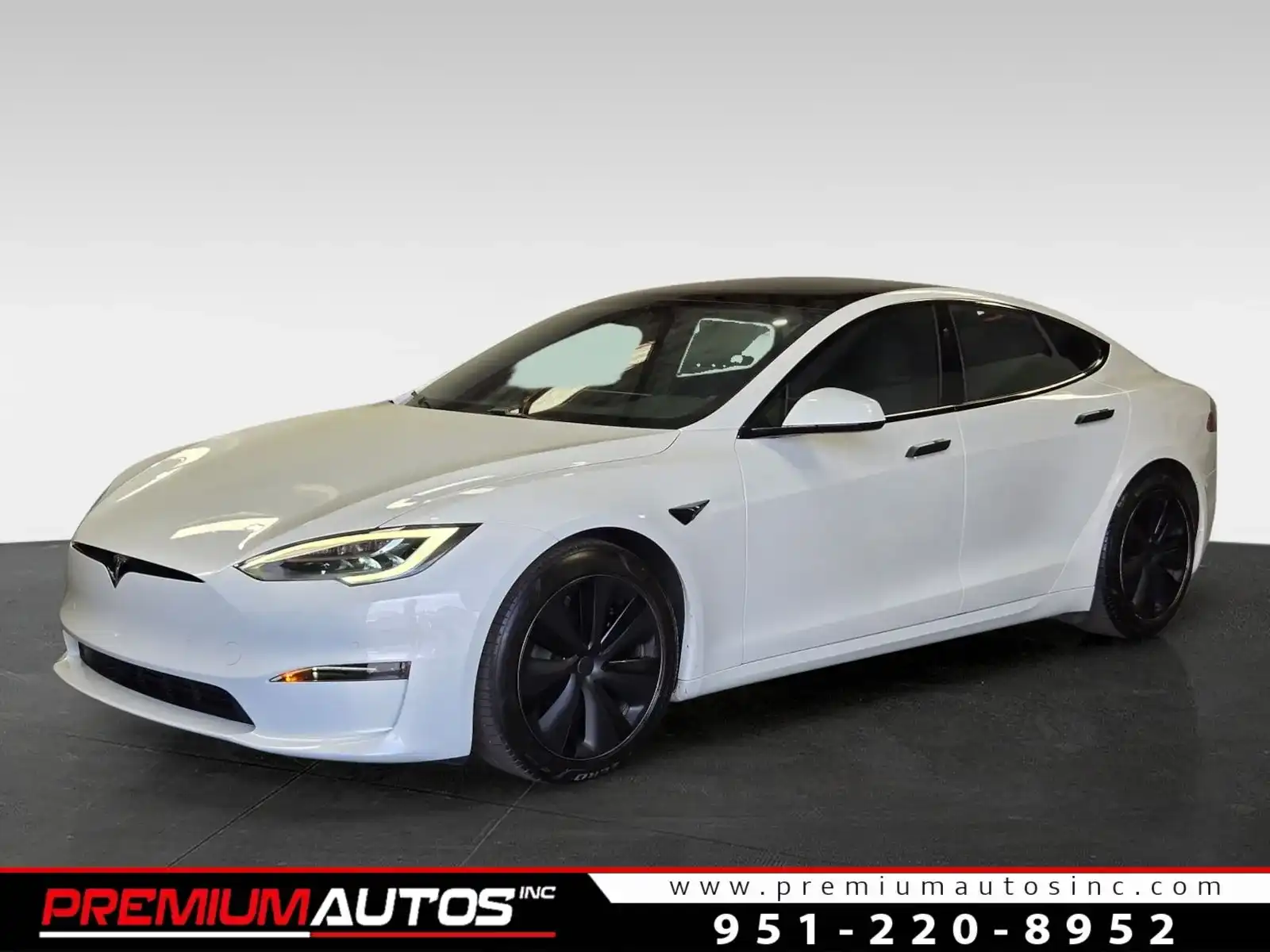 2022 Tesla Model S Base's photo
