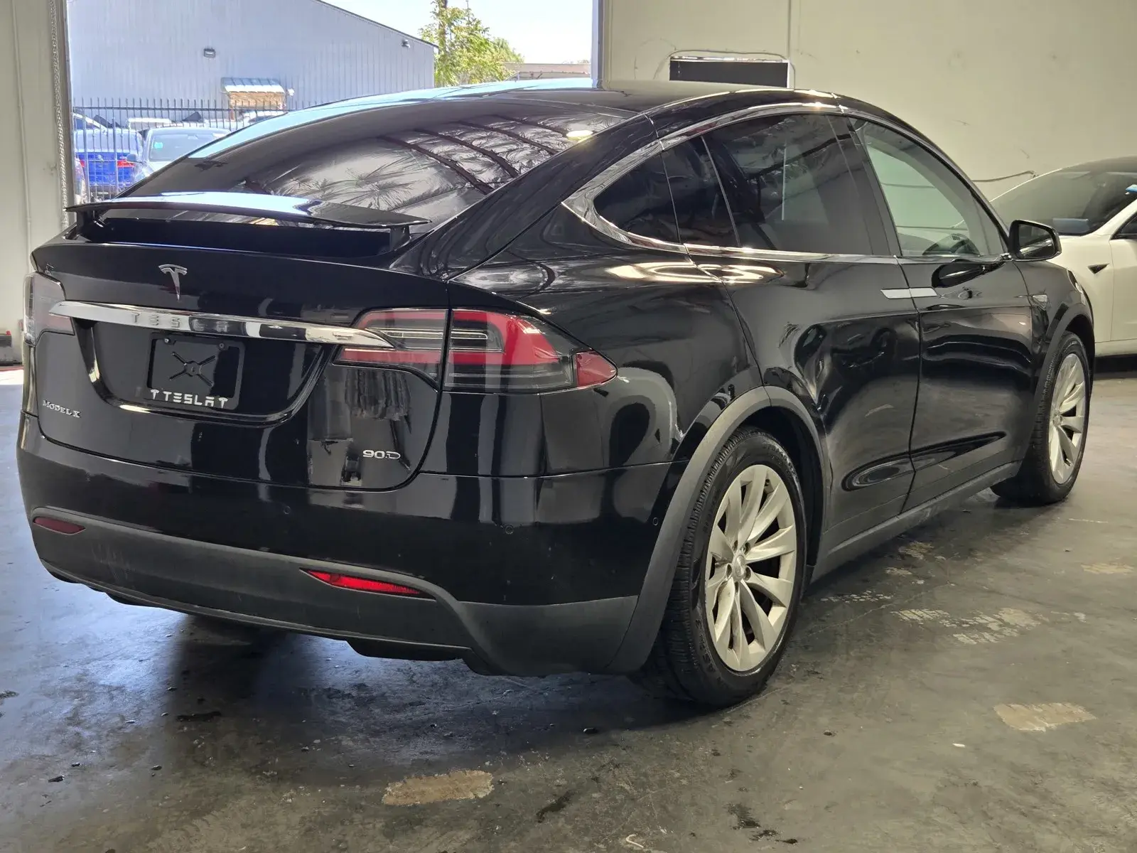 2016 Tesla Model X 90D photo 4