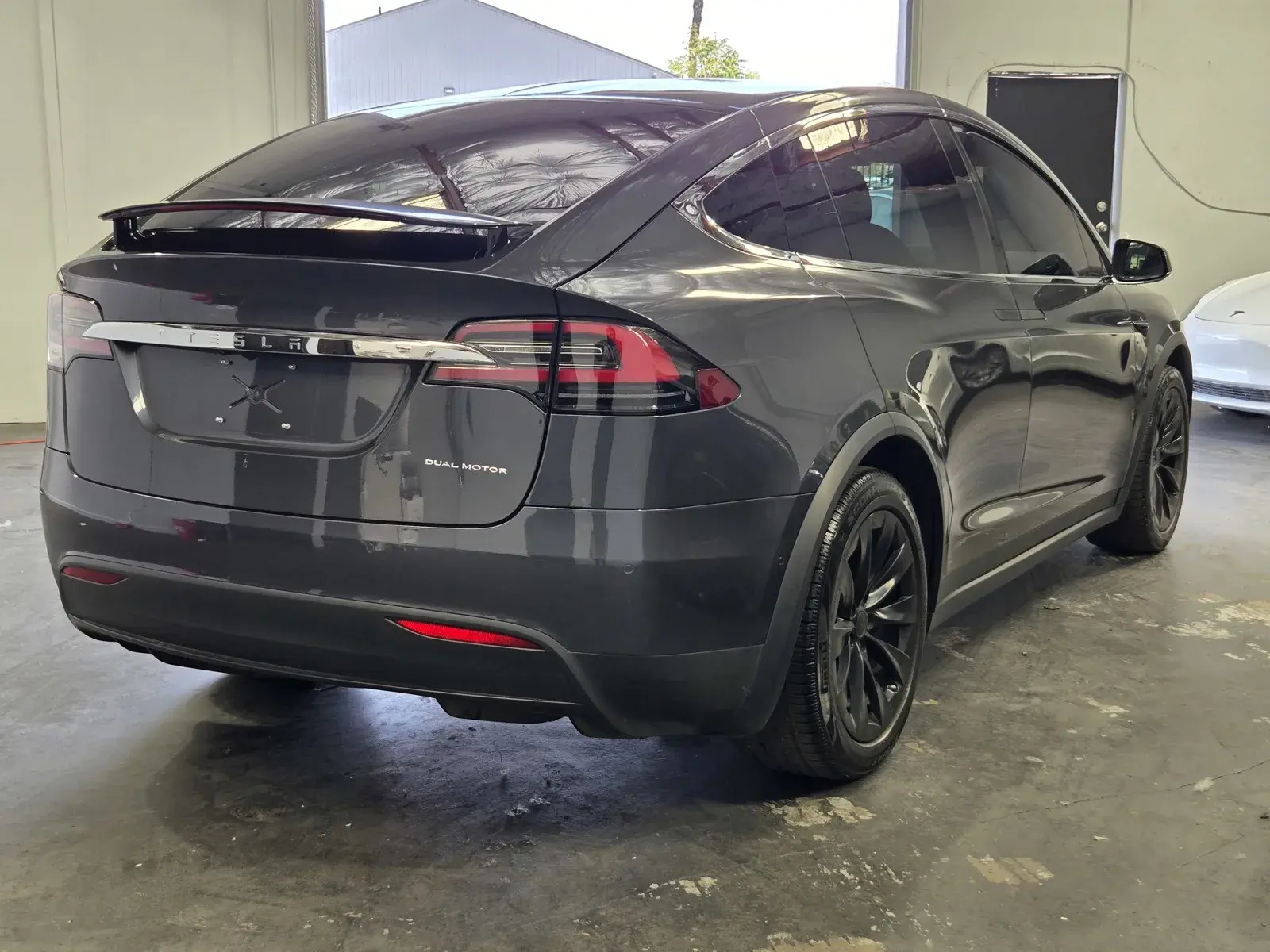 2020 Tesla Model X Long Range Plus photo 4