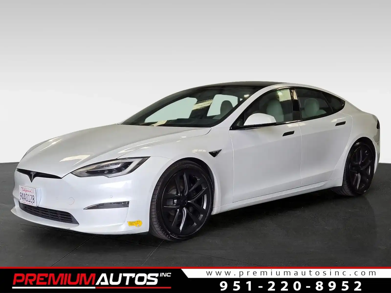2022 Tesla Model S Base's photo