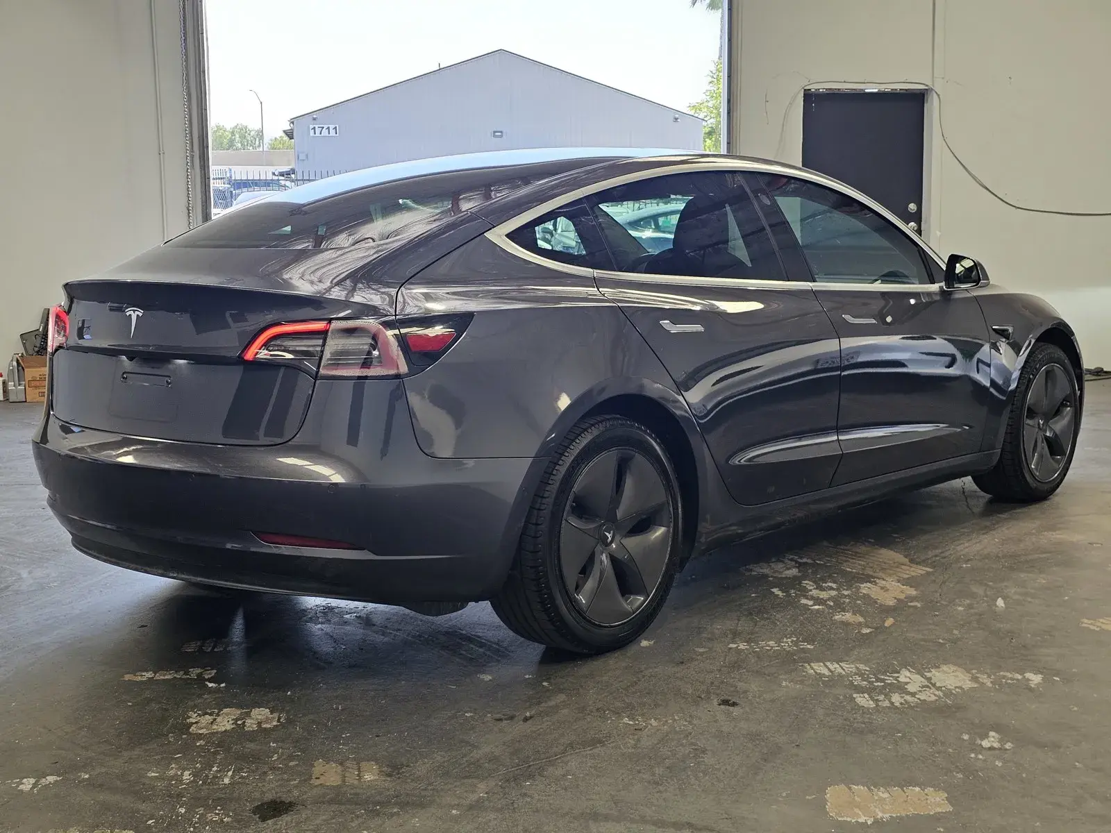 2019 Tesla Model 3 Standard Range Plus photo 4