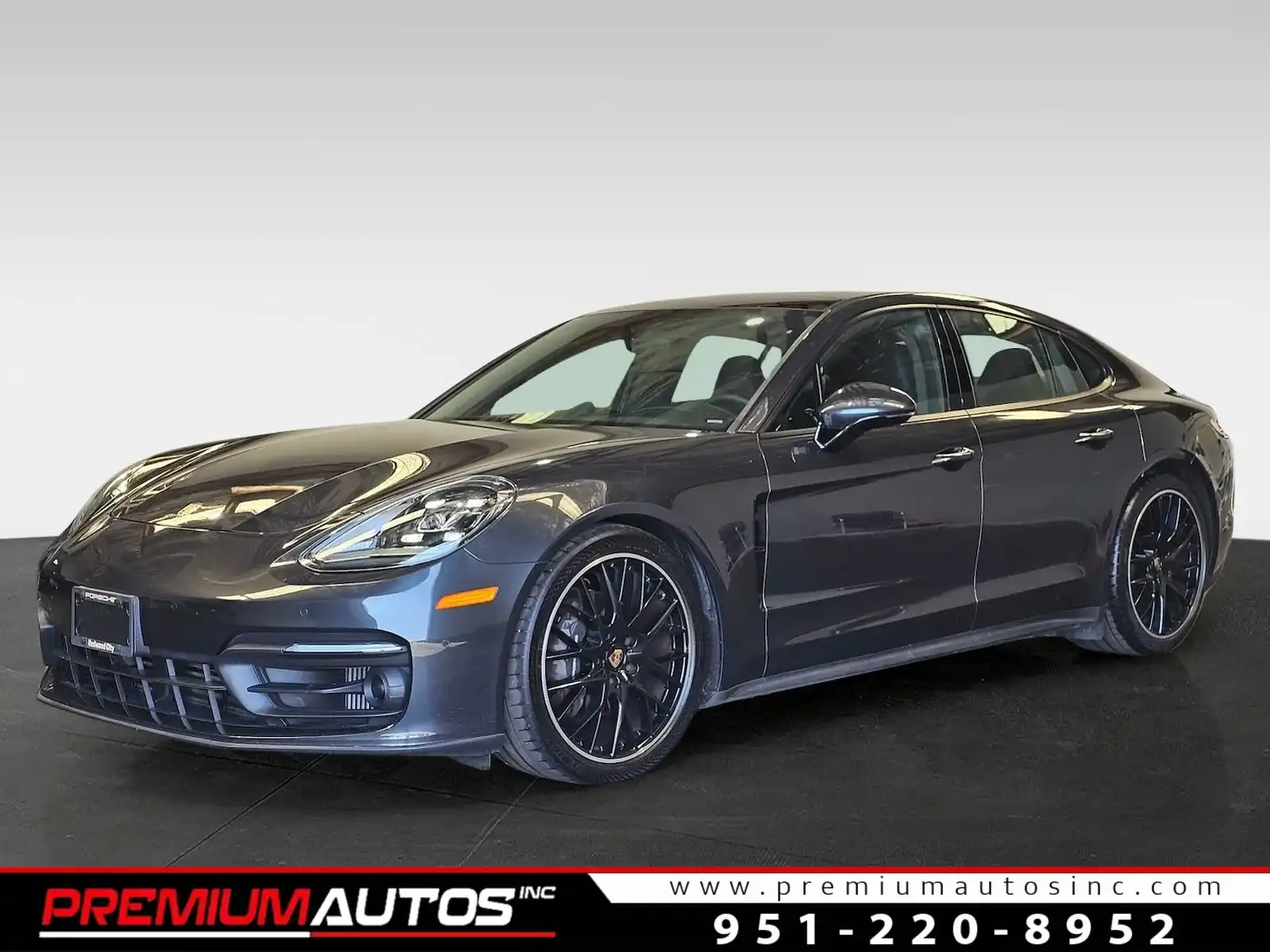 2023 Porsche Panamera 4's photo