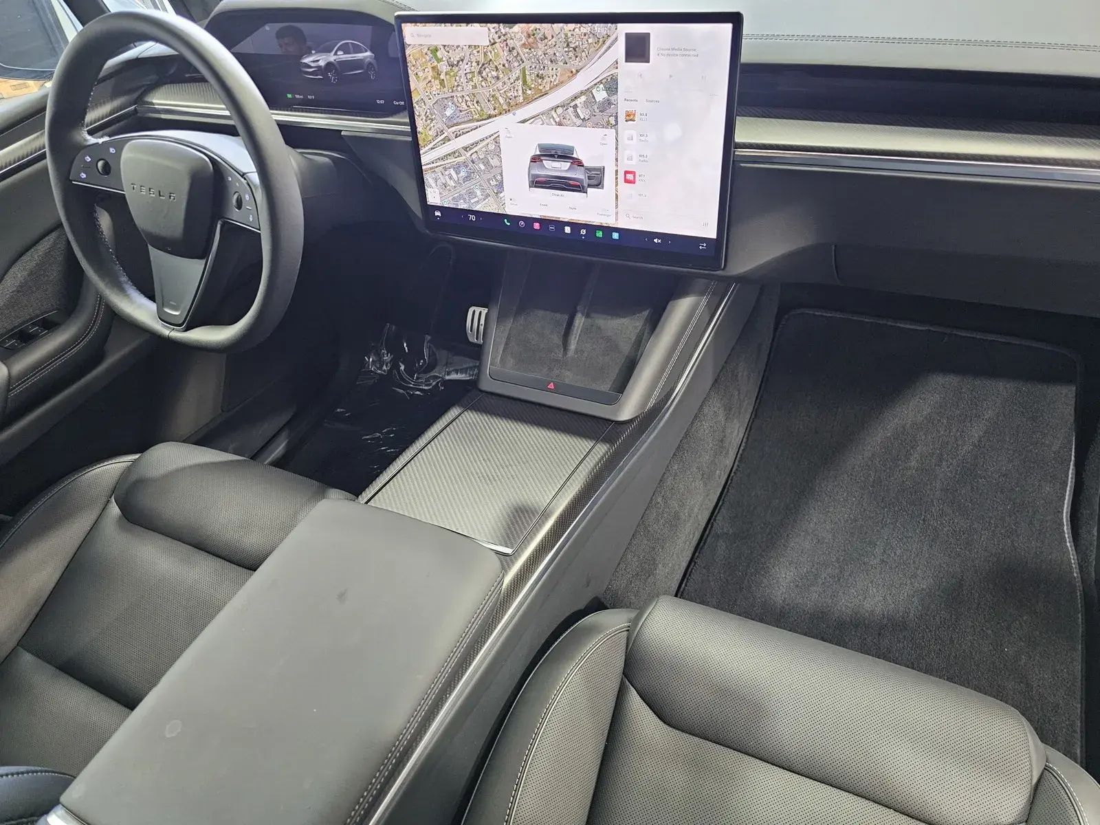 2025 Tesla Model X Plaid photo 5