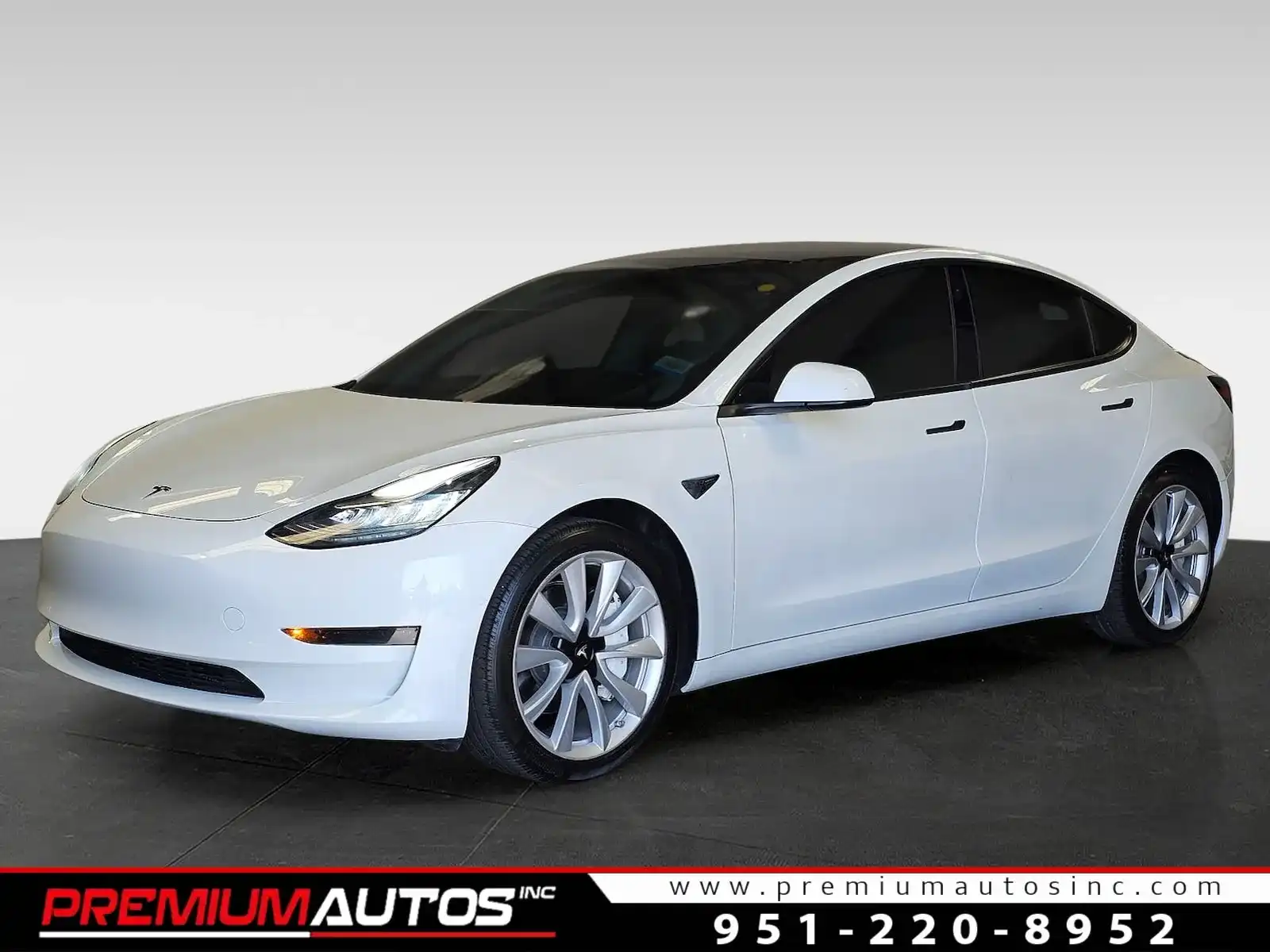 2020 Tesla Model 3 Standard Range Plus's photo