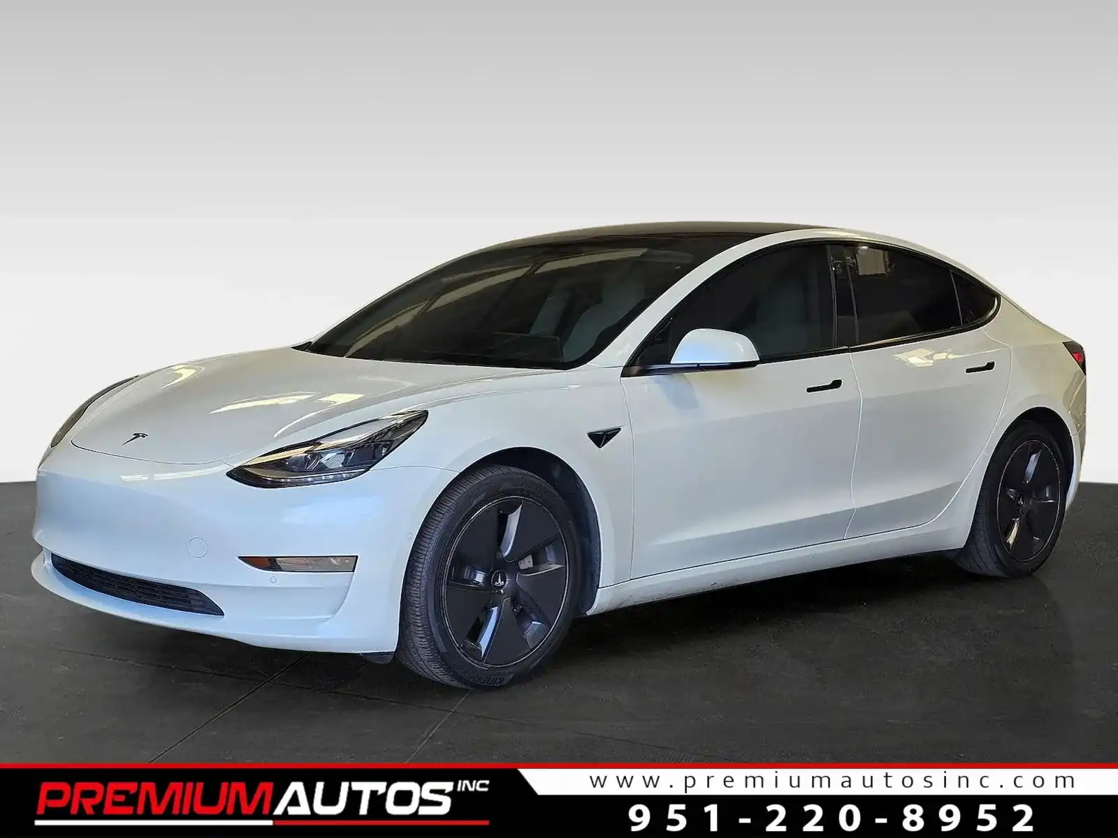 2022 Tesla Model 3 Standard Range Plus's photo