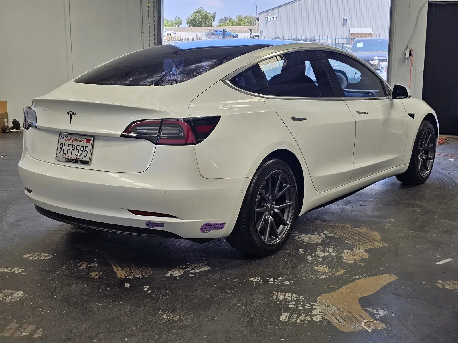 2019 Tesla Model 3 Standard Range Plus photo 4