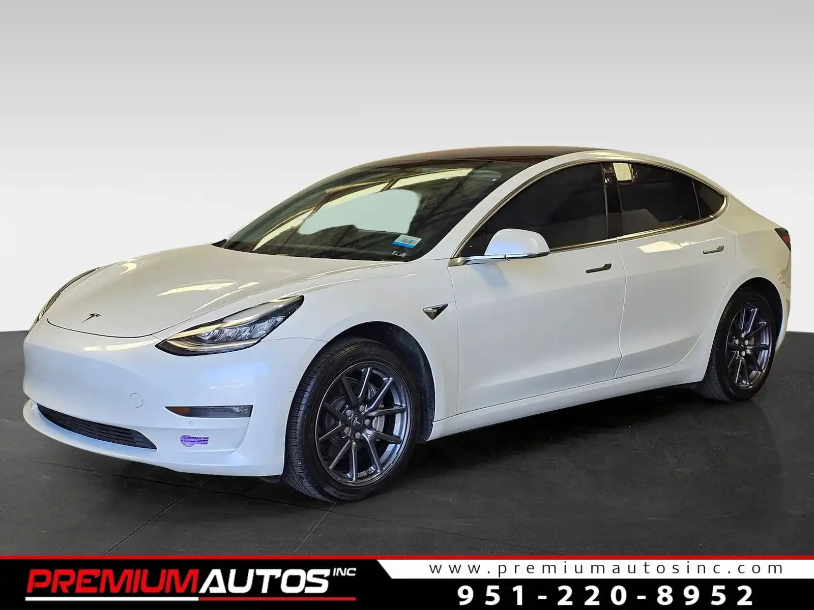2019 Tesla Model 3 Standard Range Plus's photo
