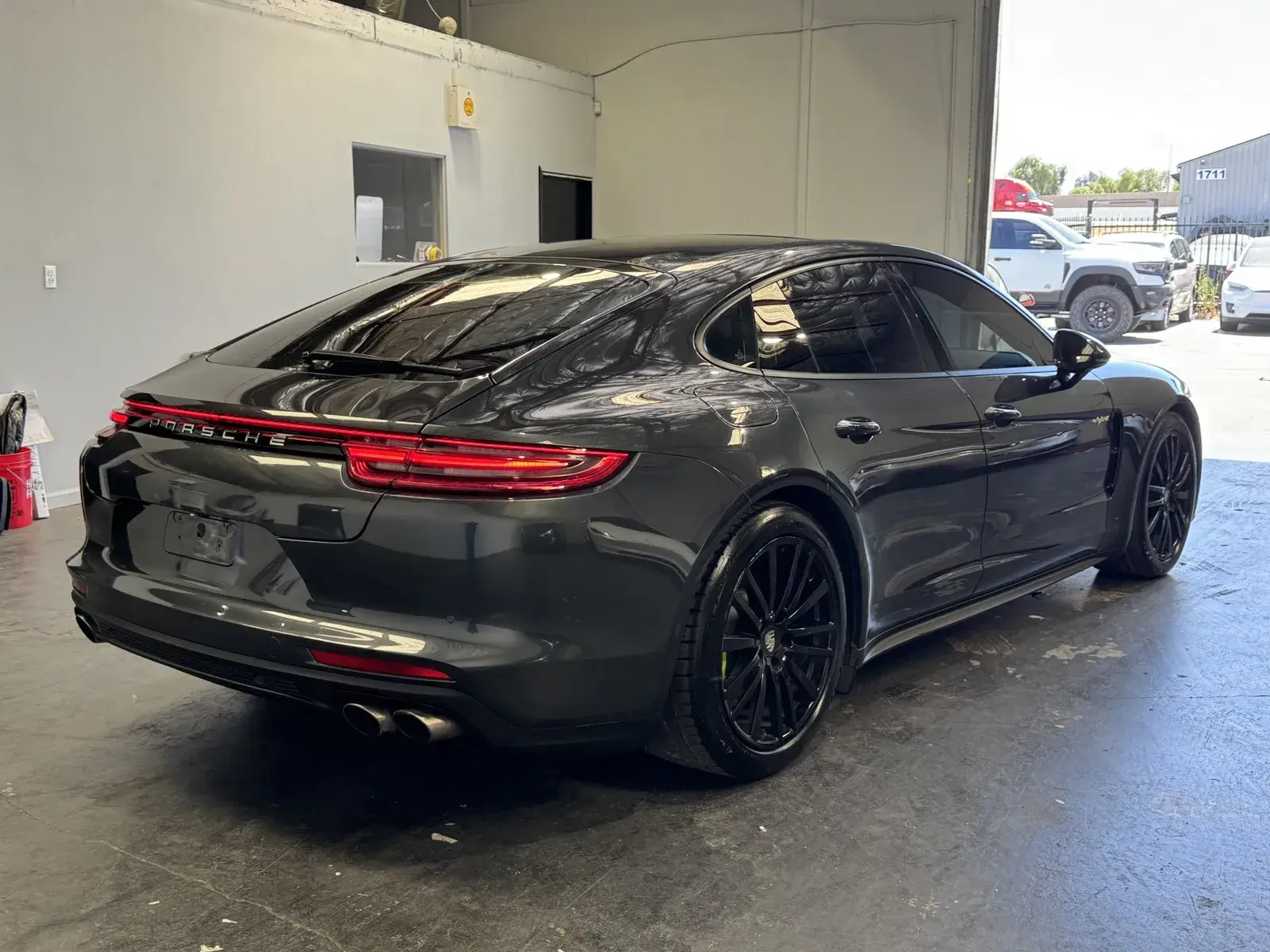 2019 Porsche Panamera 4 E-Hybrid photo 4