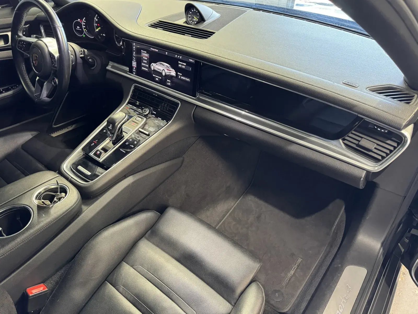 2019 Porsche Panamera 4 E-Hybrid photo 5