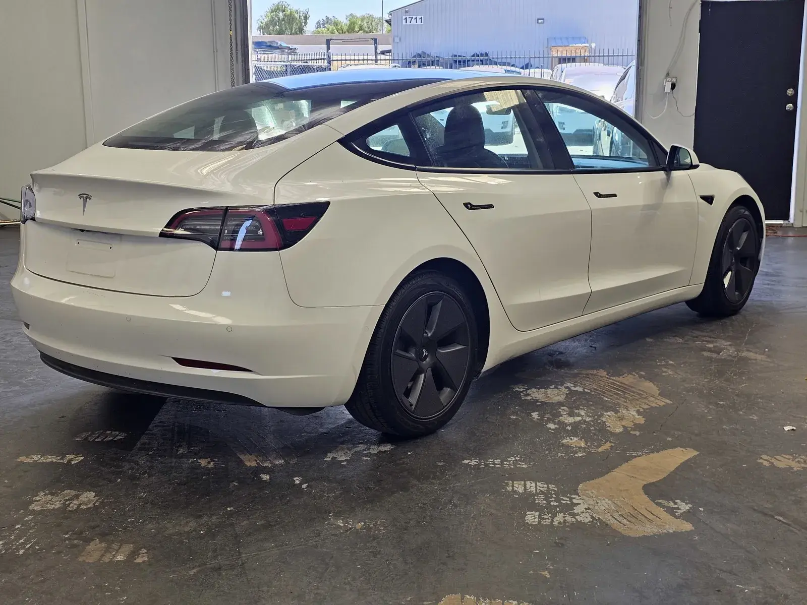 2021 Tesla Model 3 Standard Range Plus photo 4