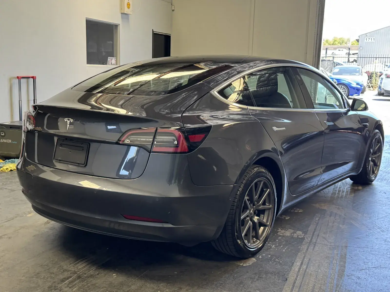 2019 Tesla Model 3 Standard Range Plus photo 4