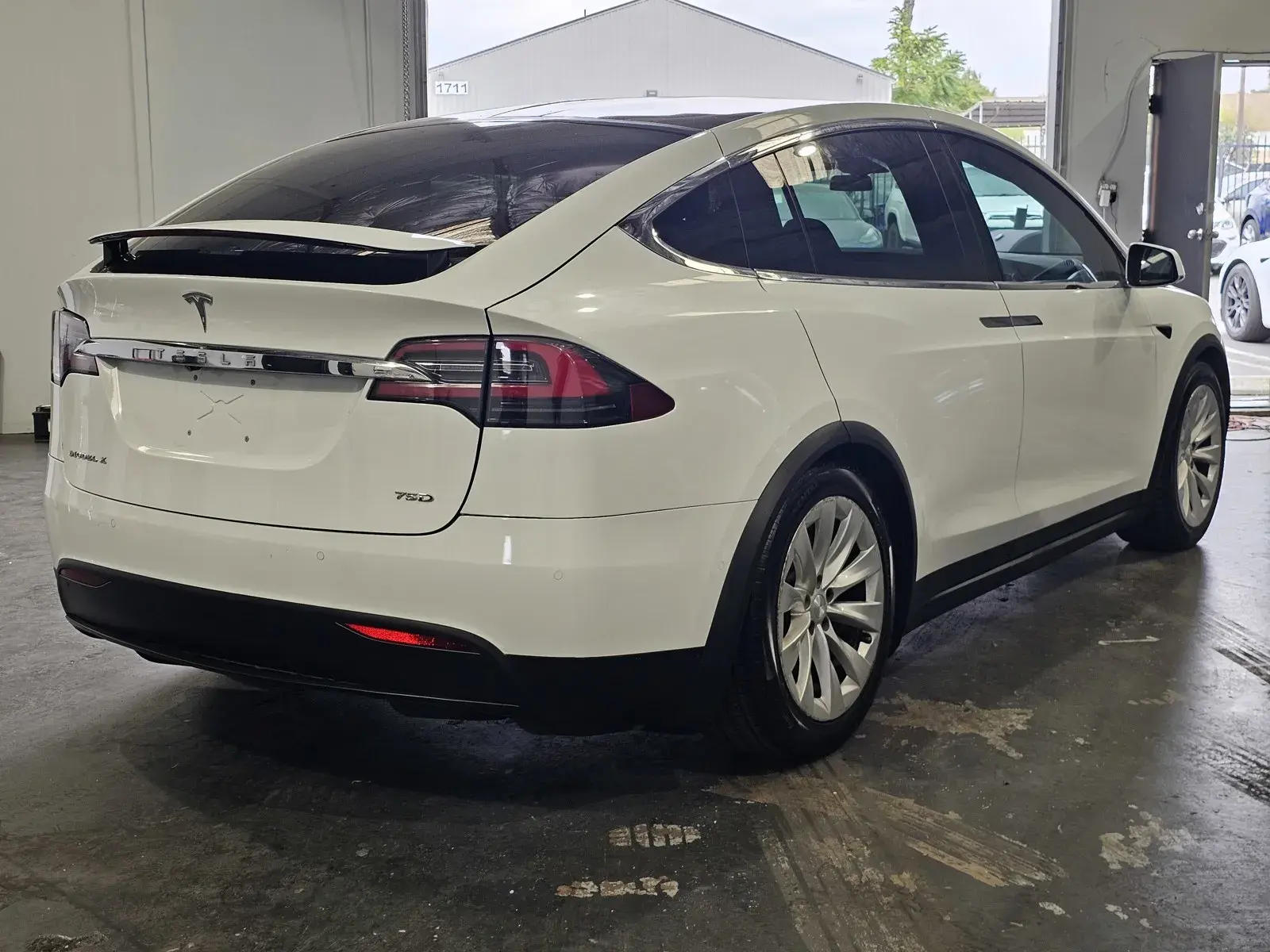 2016 Tesla Model X 75D photo 4