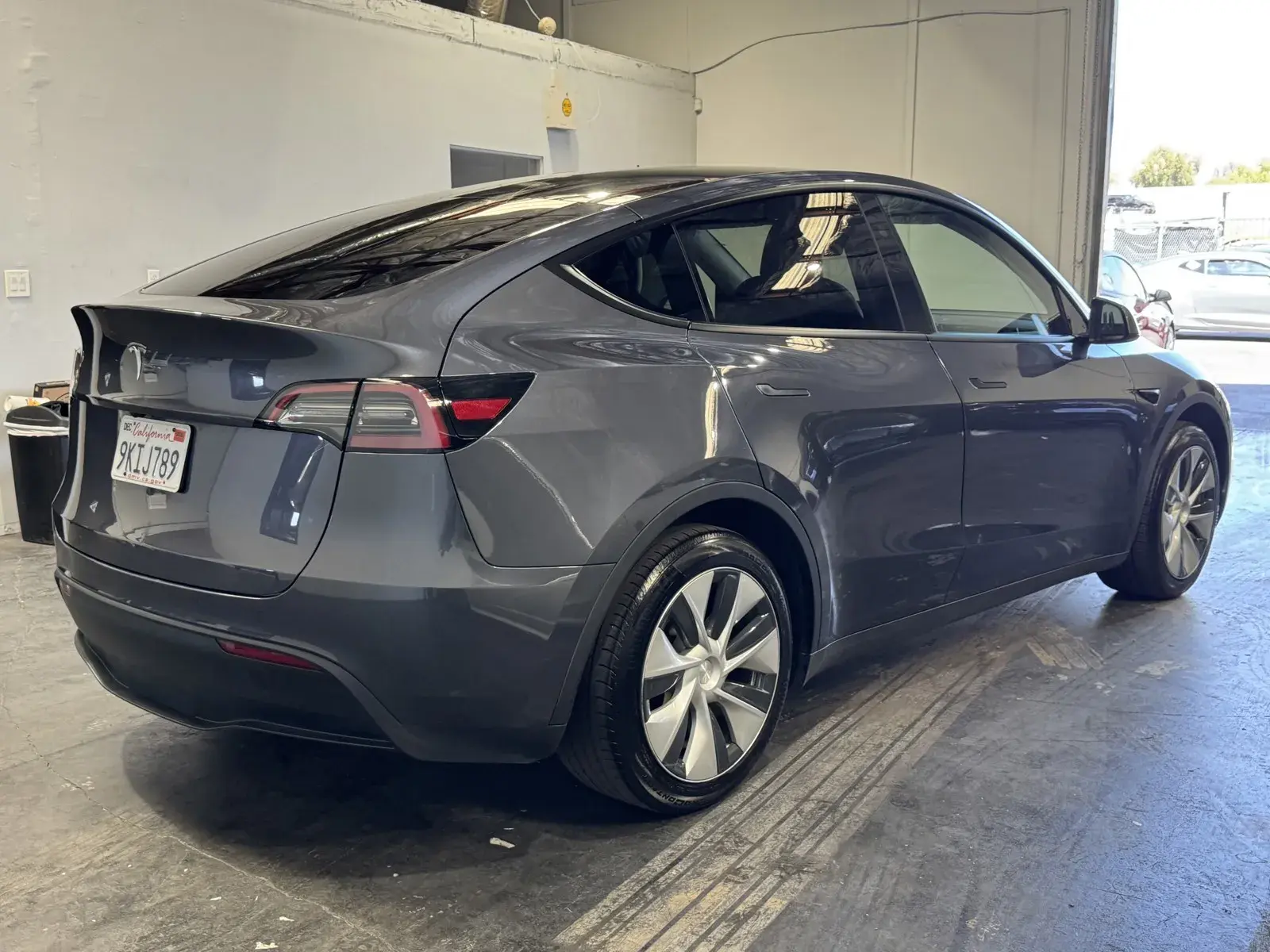 2023 Tesla Model Y Rear Wheel Drive photo 4