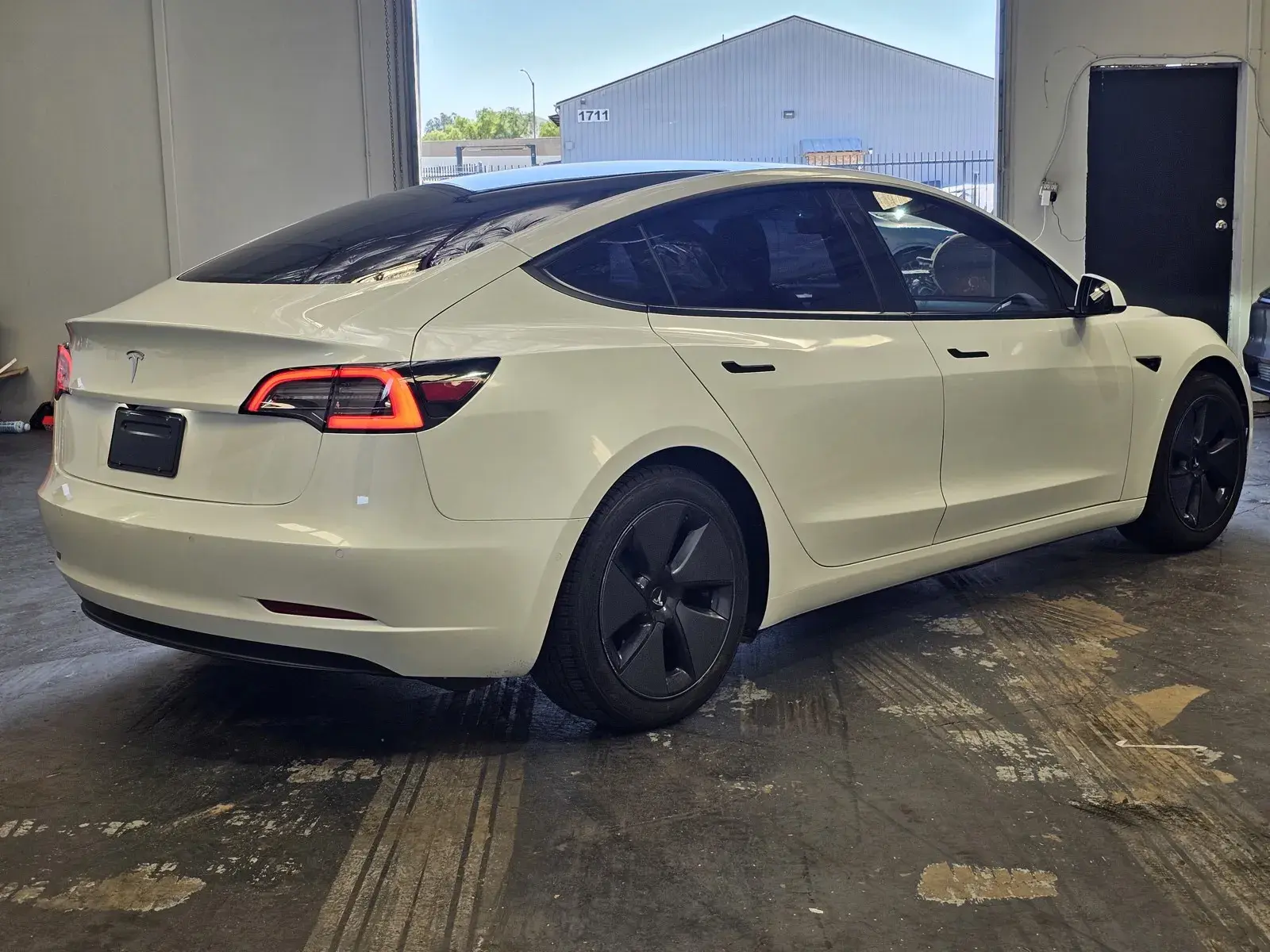 2021 Tesla Model 3 Standard Range Plus photo 4