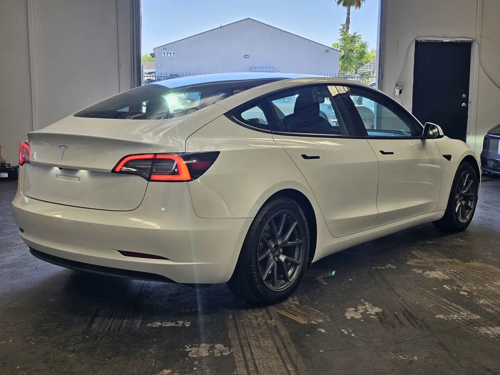 2021 Tesla Model 3 Standard Range Plus photo 4