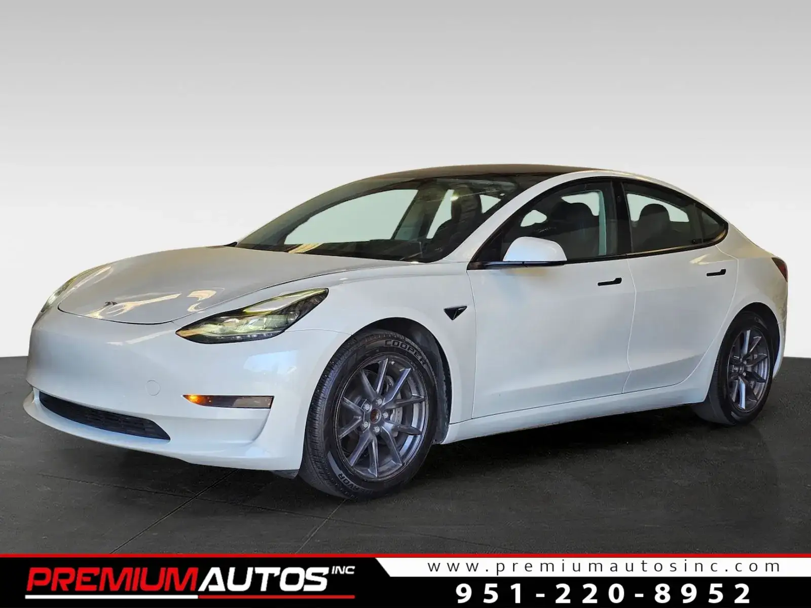 2021 Tesla Model 3 Standard Range Plus photo 1