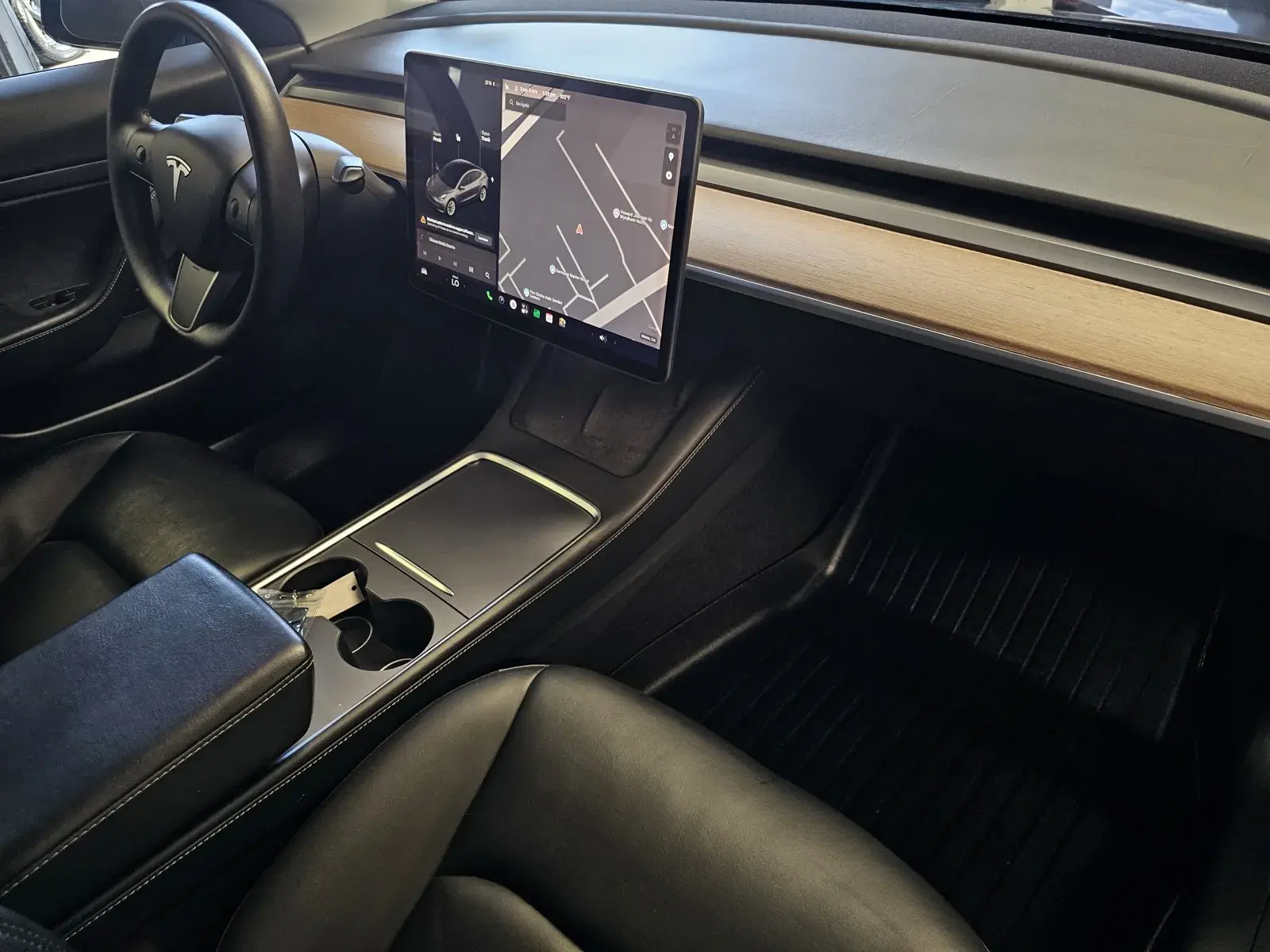 2021 Tesla Model 3 Standard Range Plus photo 5