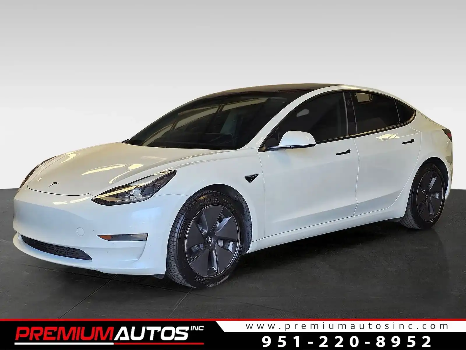 2021 Tesla Model 3 Standard Range Plus's photo