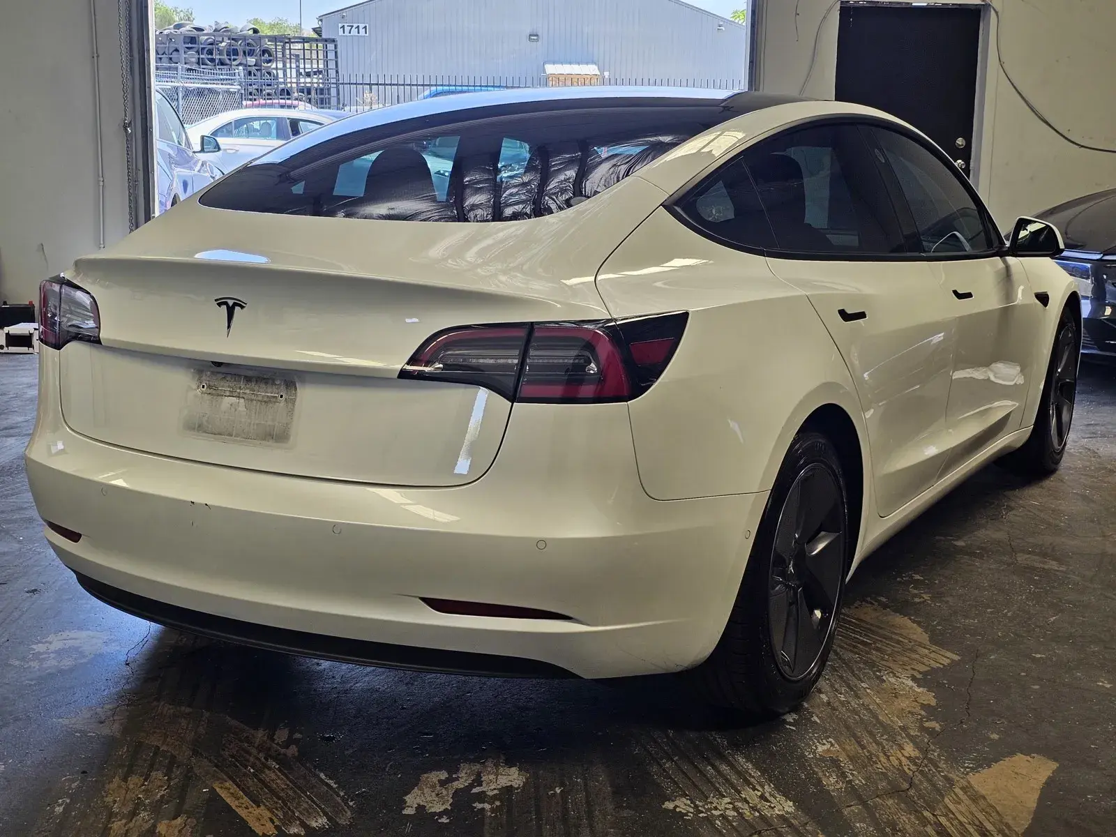 2021 Tesla Model 3 Standard Range Plus photo 4
