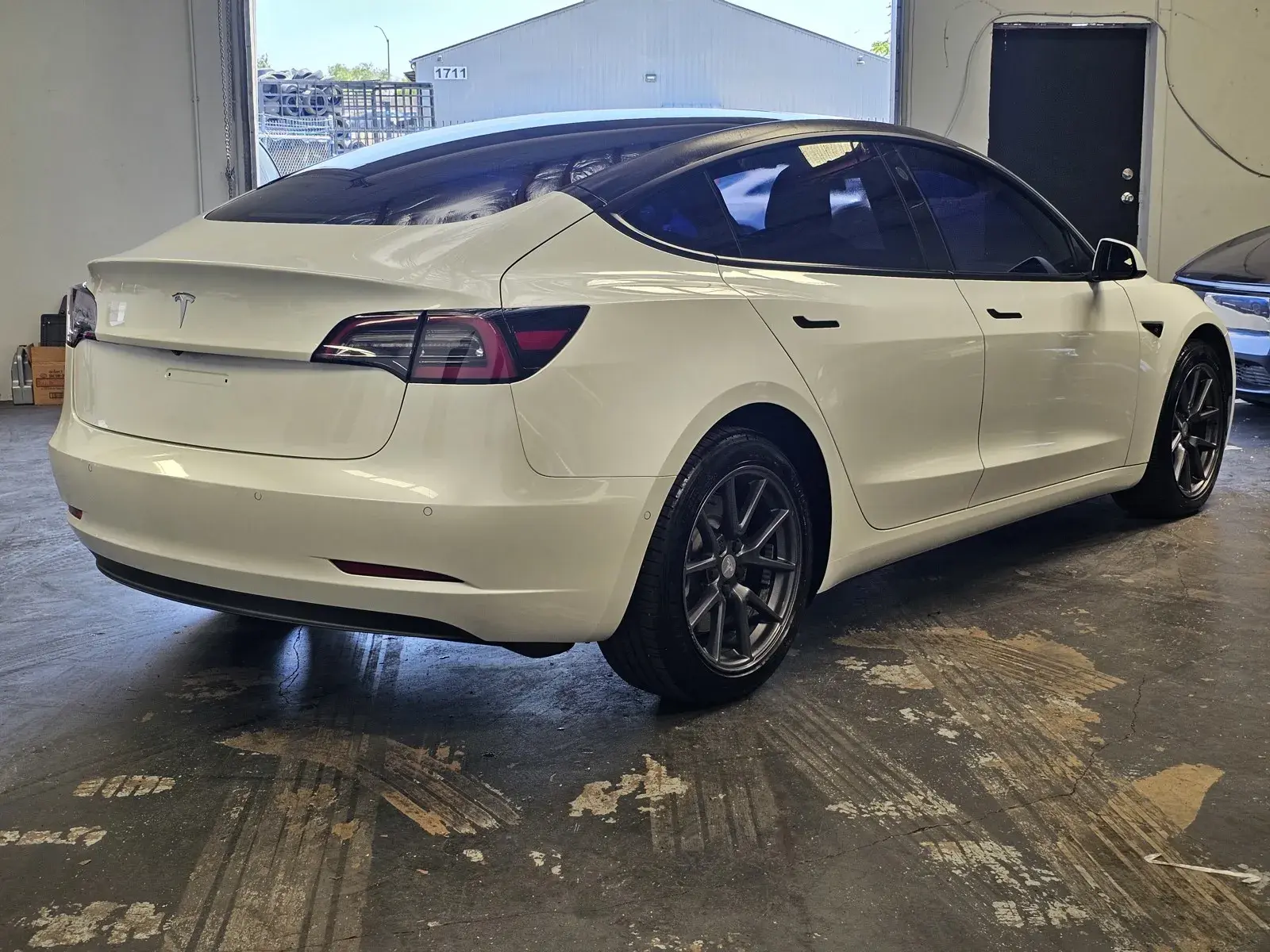 2021 Tesla Model 3 Standard Range Plus photo 4