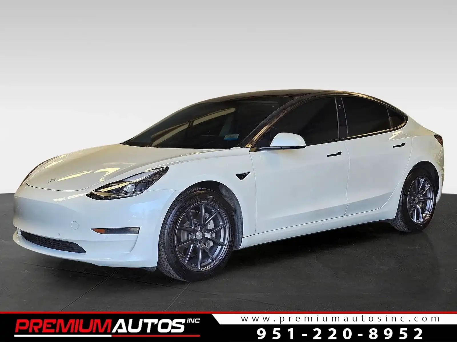 2021 Tesla Model 3 Standard Range Plus's photo
