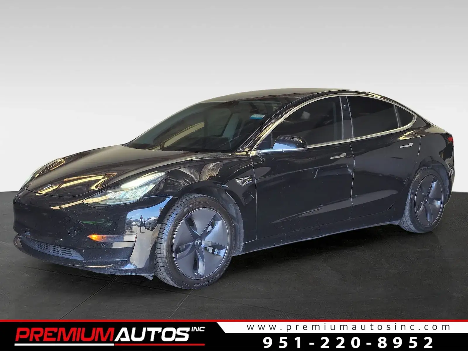 2020 Tesla Model 3 Standard Range Plus photo 1