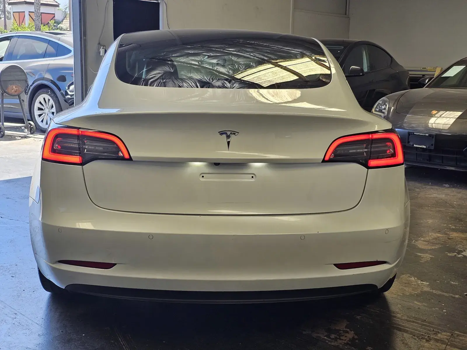 2022 Tesla Model 3 Standard Range Plus photo 3