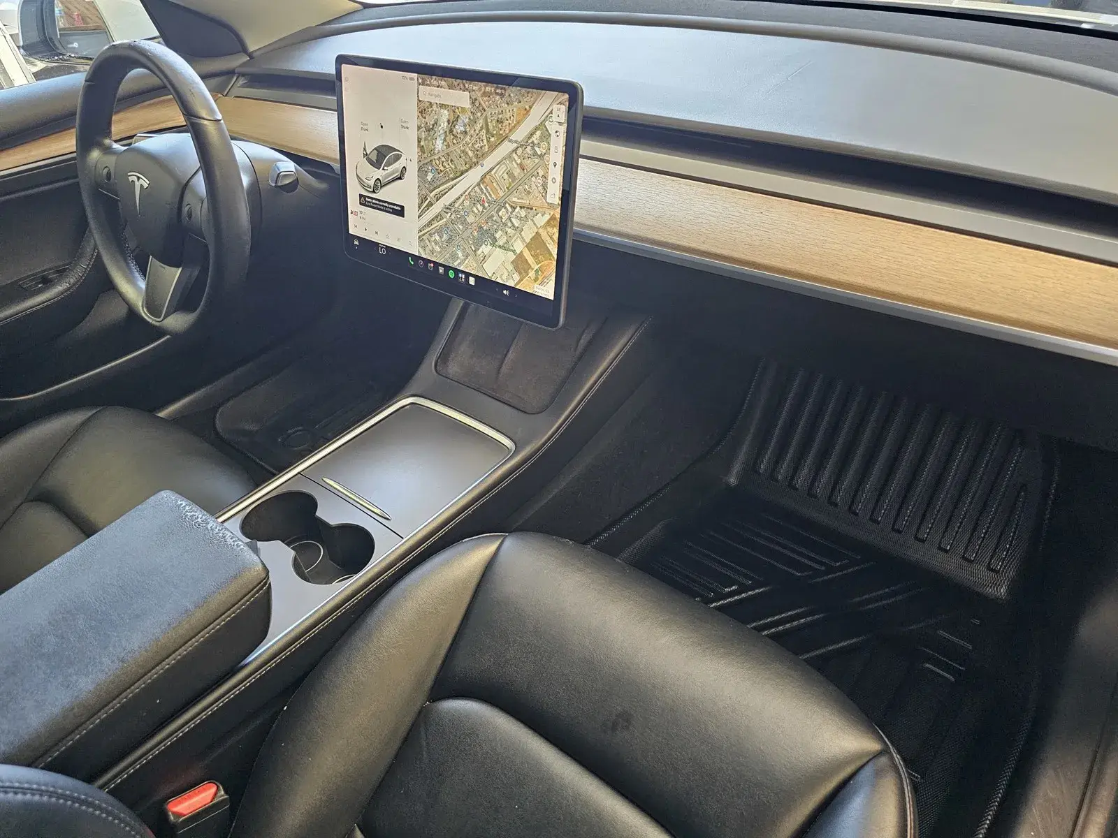 2022 Tesla Model 3 Standard Range Plus photo 5