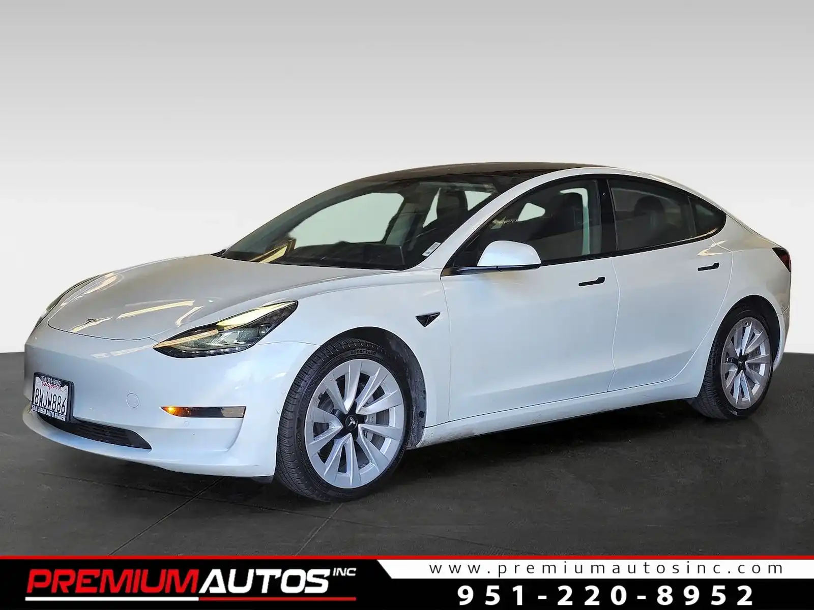 2022 Tesla Model 3 Standard Range Plus's photo