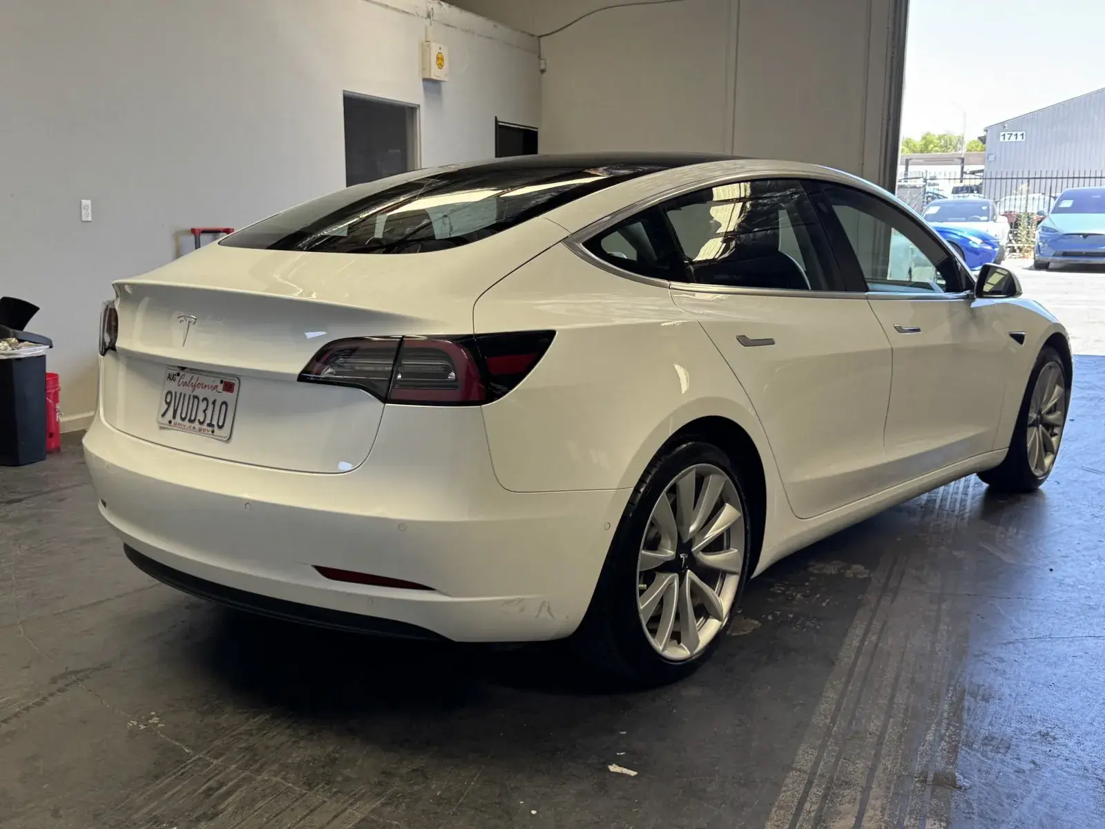 2018 Tesla Model 3 Base photo 4