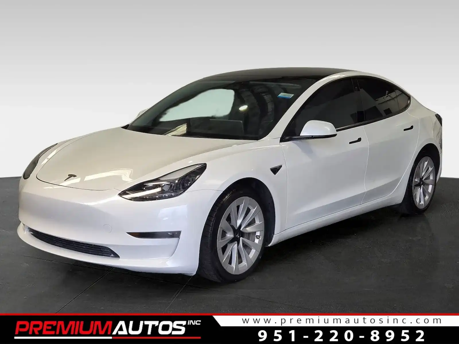 2022 Tesla Model 3 Standard Range Plus's photo