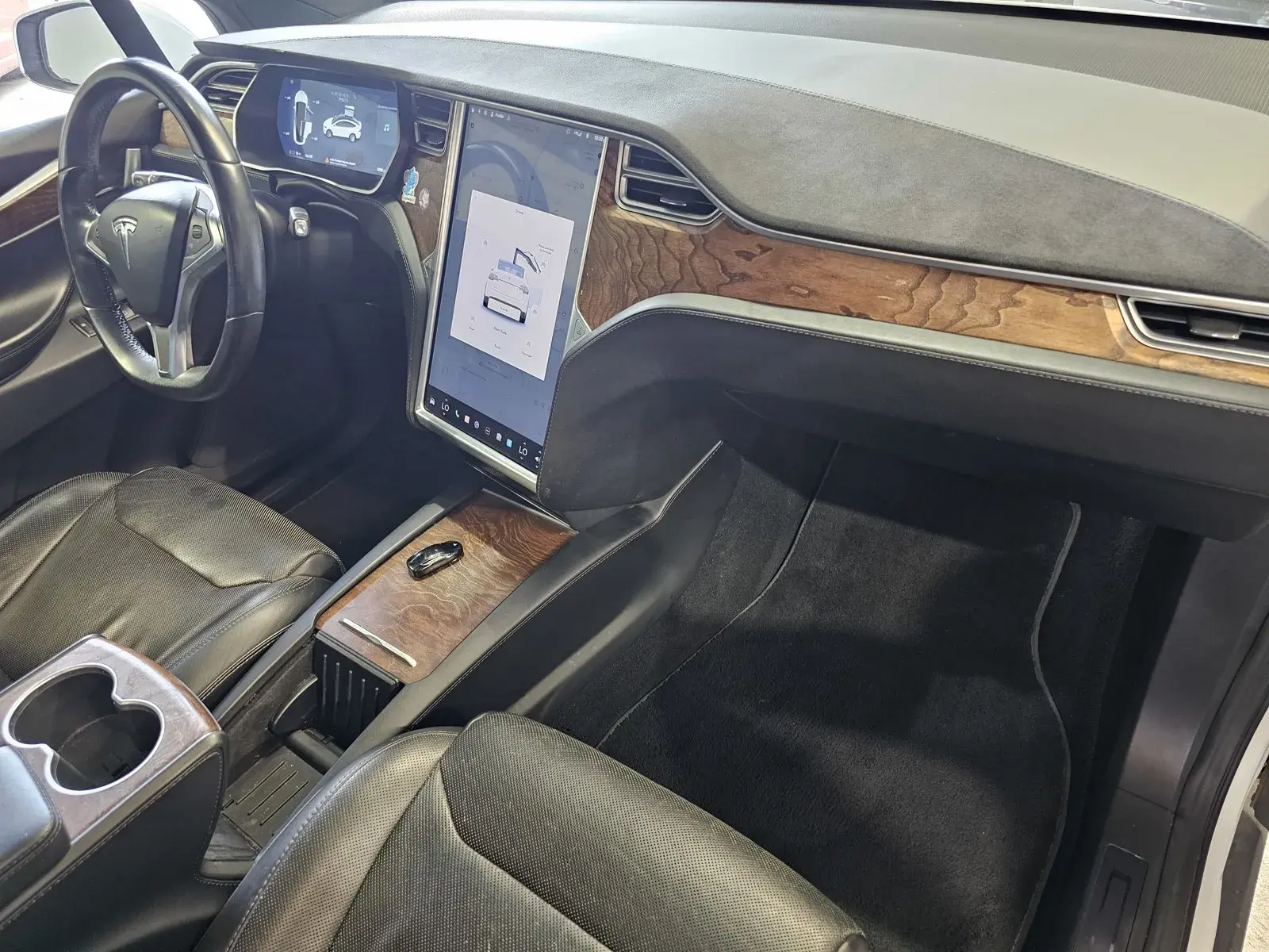 2017 Tesla Model X 75D photo 5