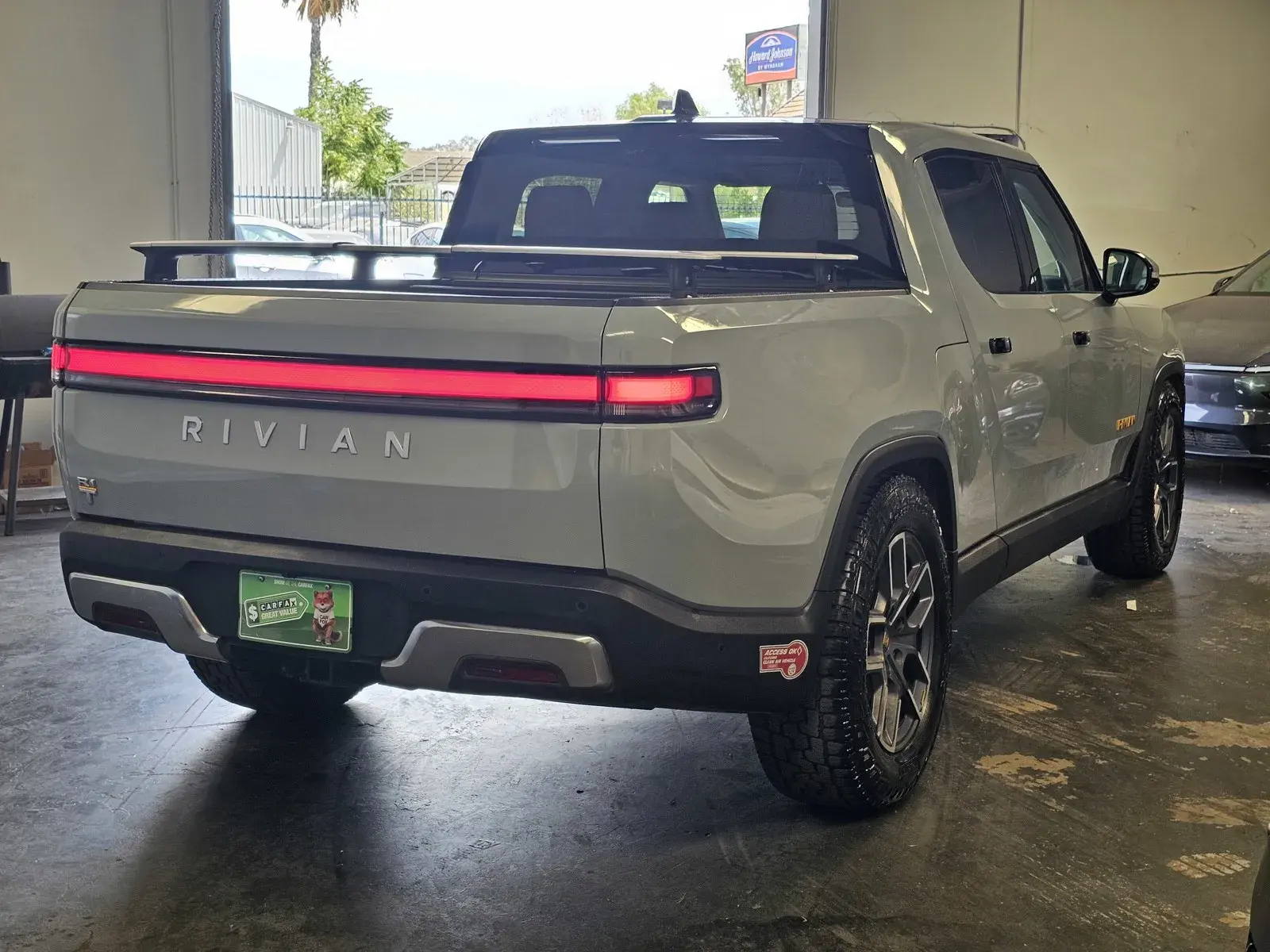 2022 Rivian R1T Launch Edition photo 4