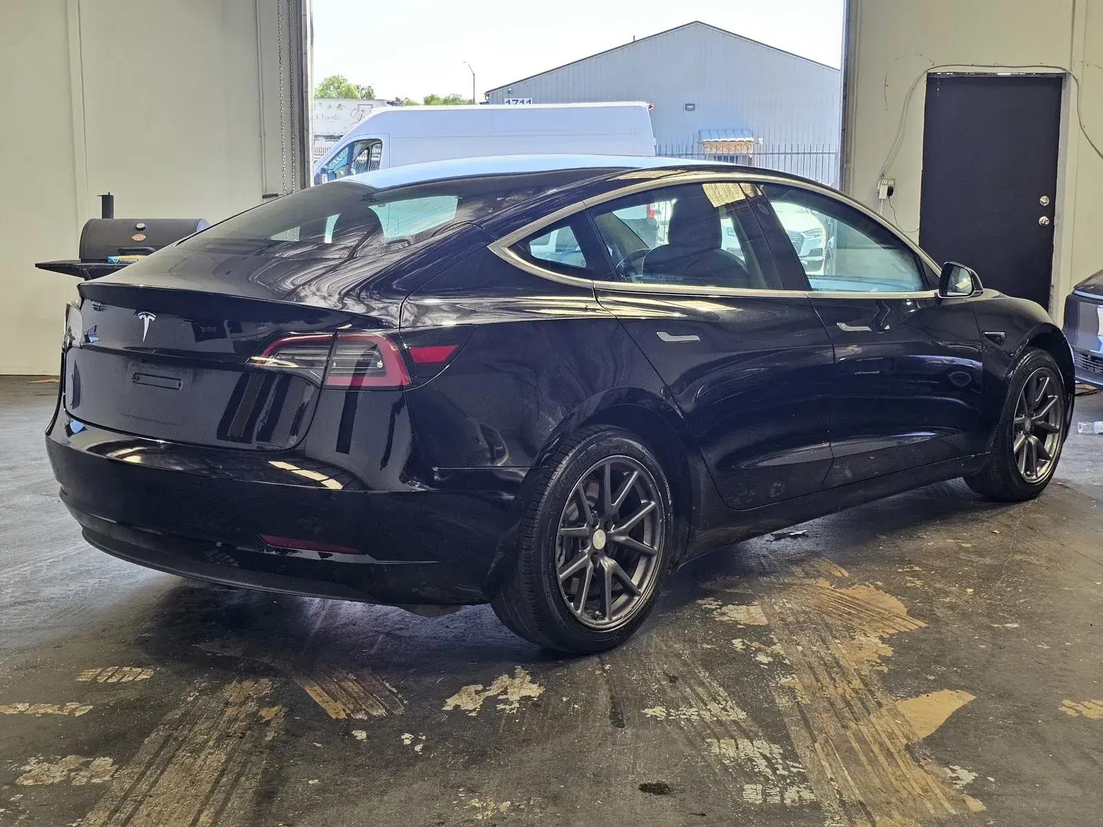 2019 Tesla Model 3 Standard Range Plus photo 4