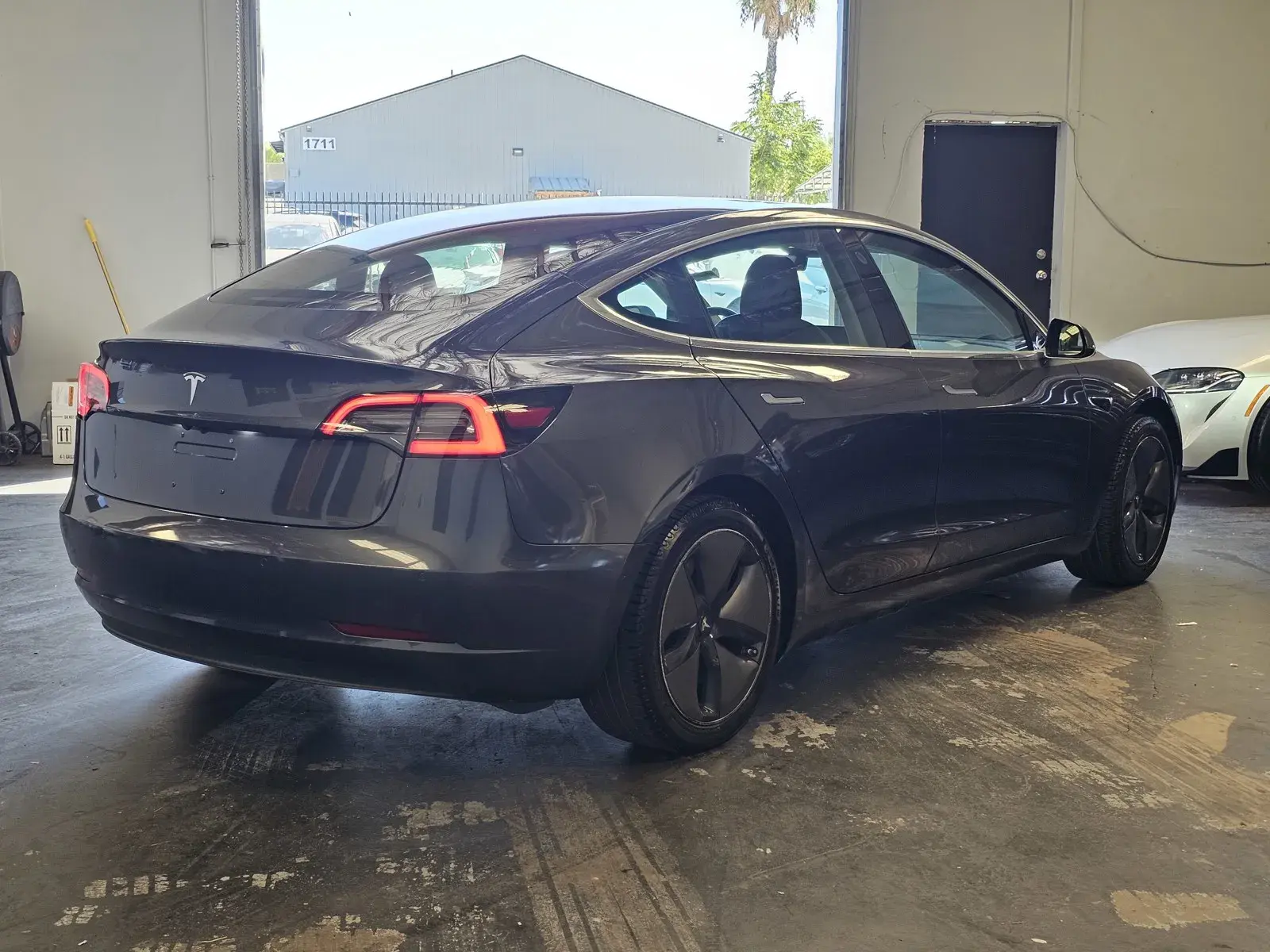 2018 Tesla Model 3 Base photo 4