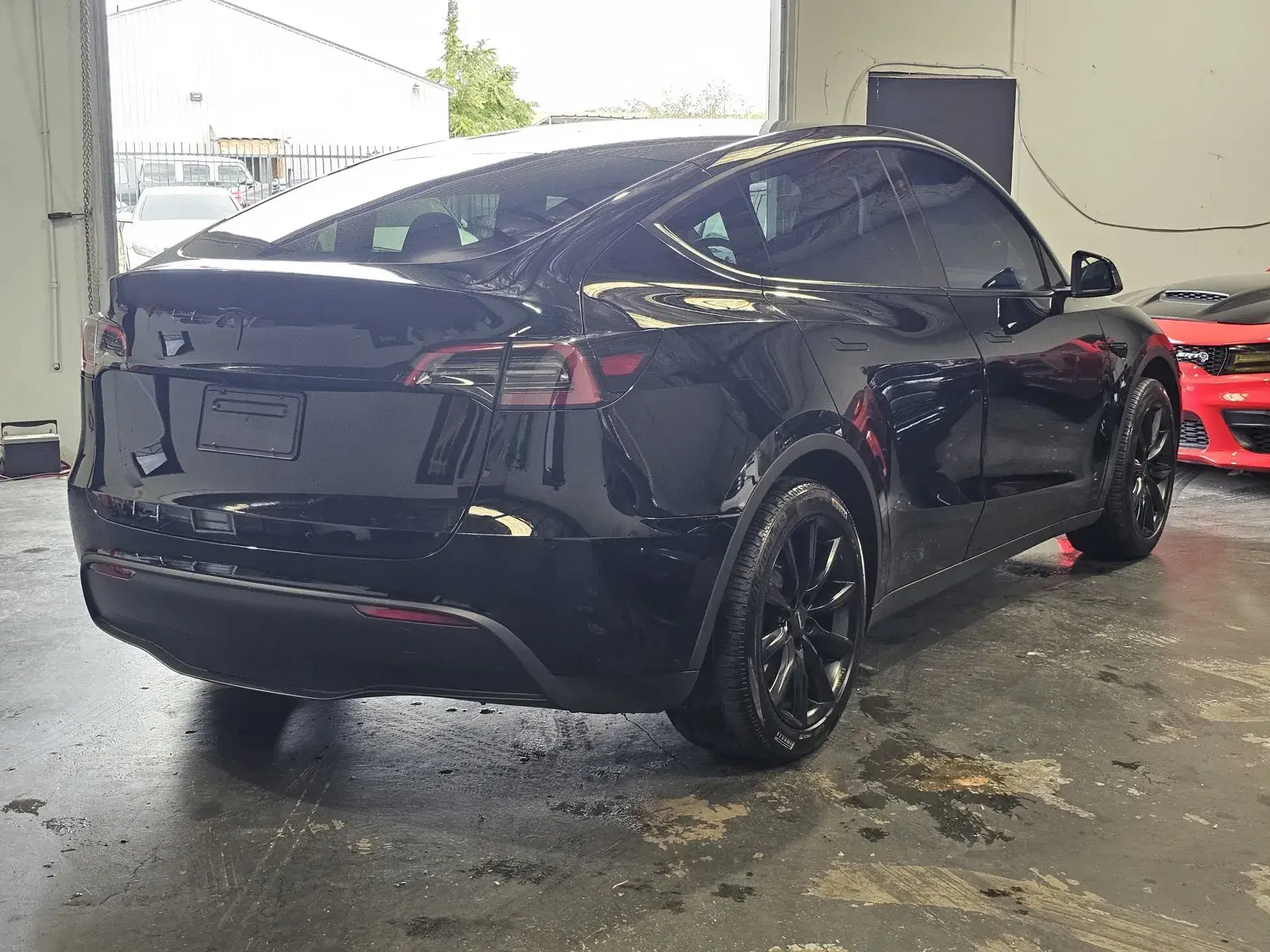 2025 Tesla Model Y Long Range RWD photo 4