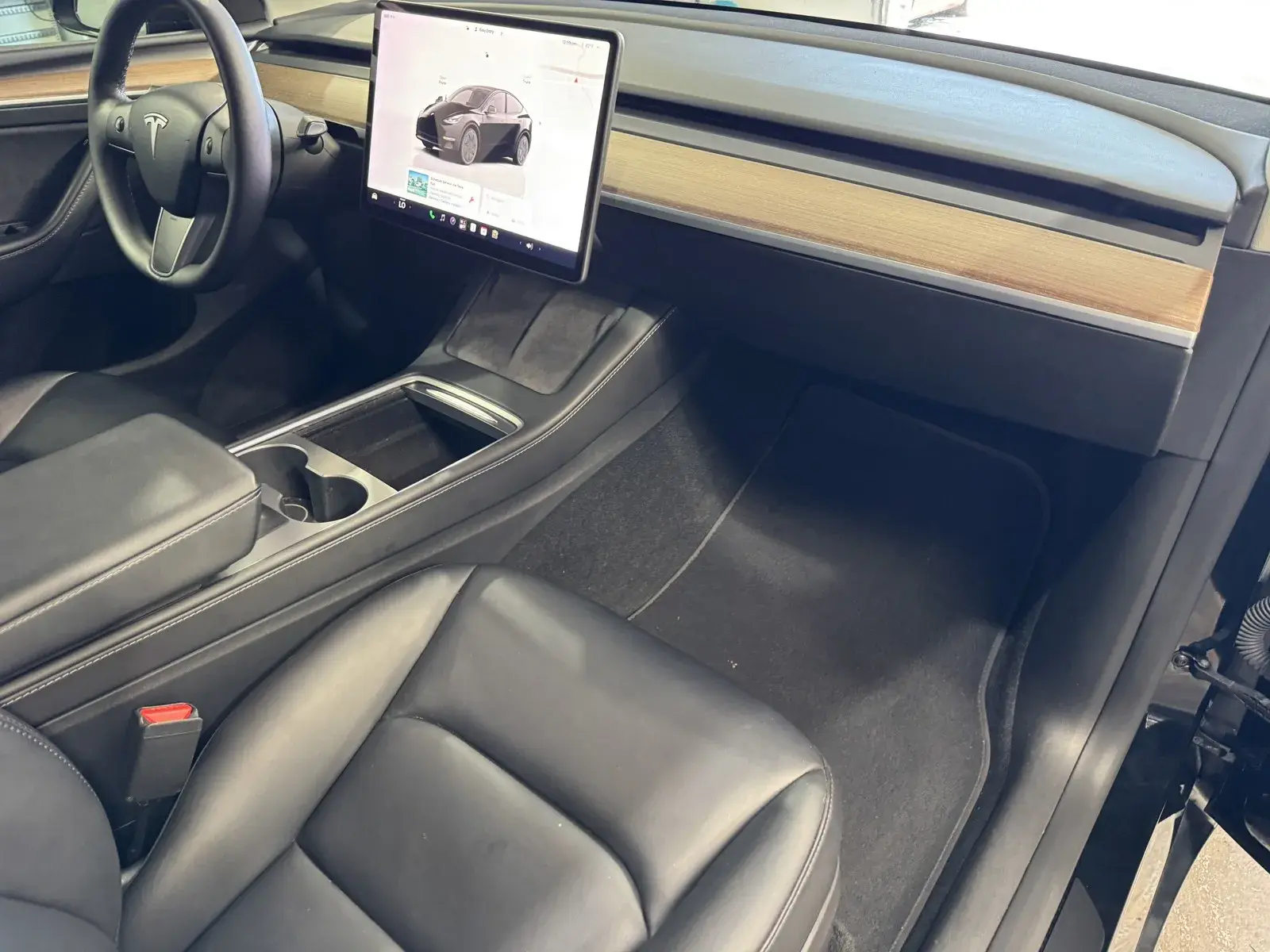 2024 Tesla Model Y Long Range RWD photo 5