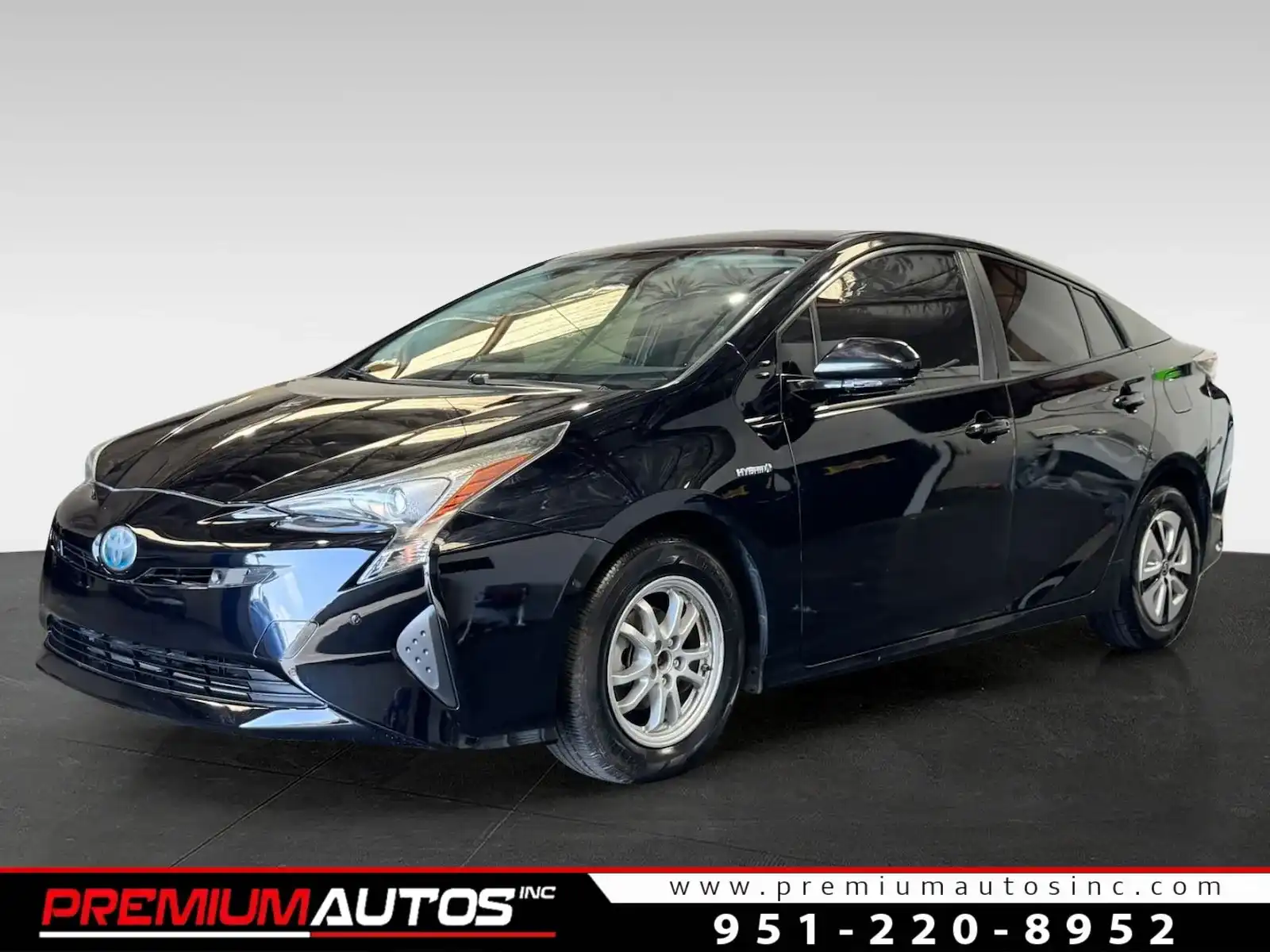 2017 Toyota Prius Two's photo