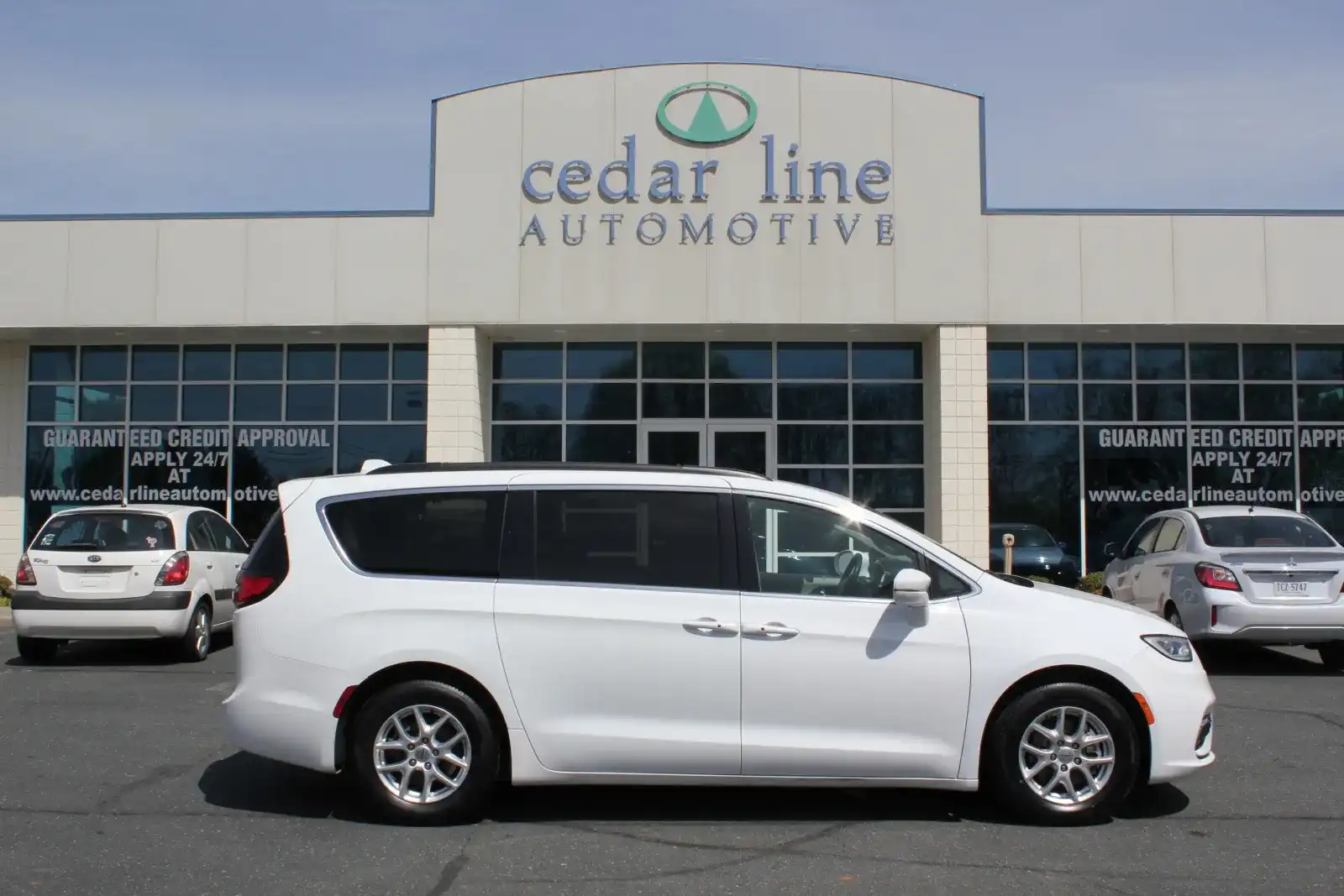 2022 Chrysler Pacifica Touring L's photo