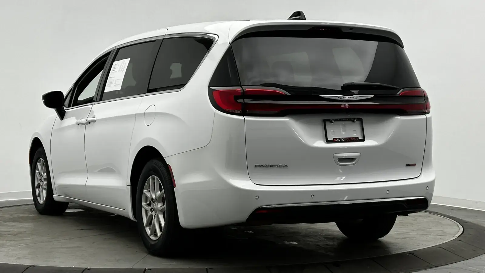 2025 Chrysler Pacifica Select photo 4