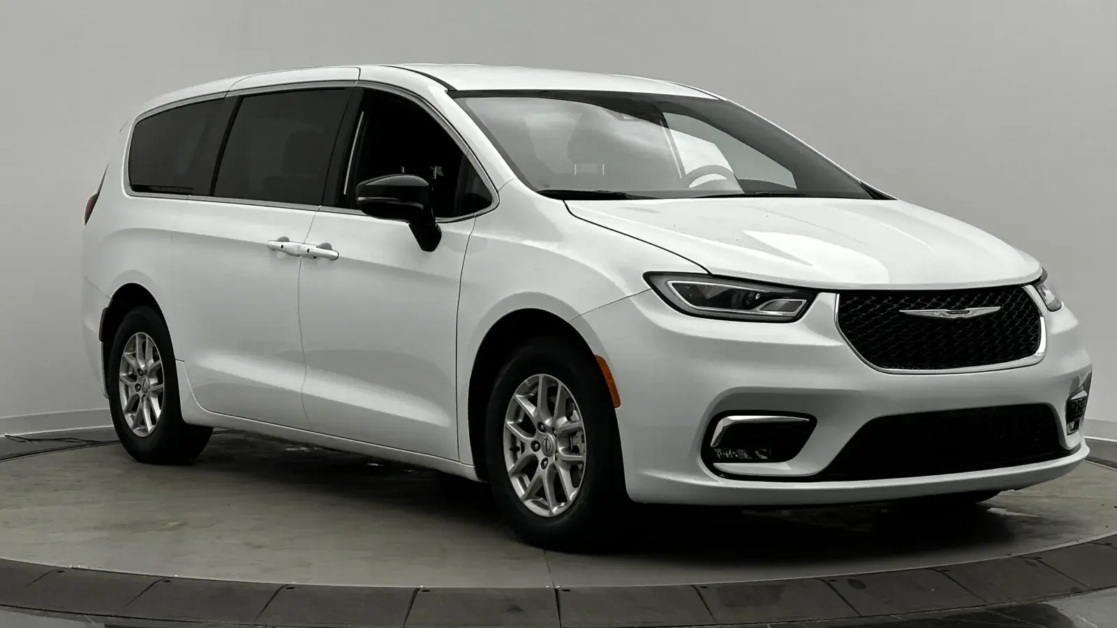 2025 Chrysler Pacifica Select photo 3