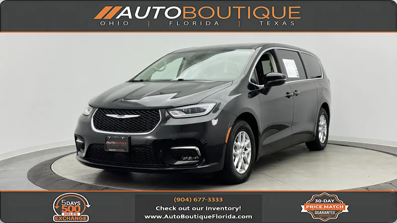 2023 Chrysler Pacifica Touring L's photo
