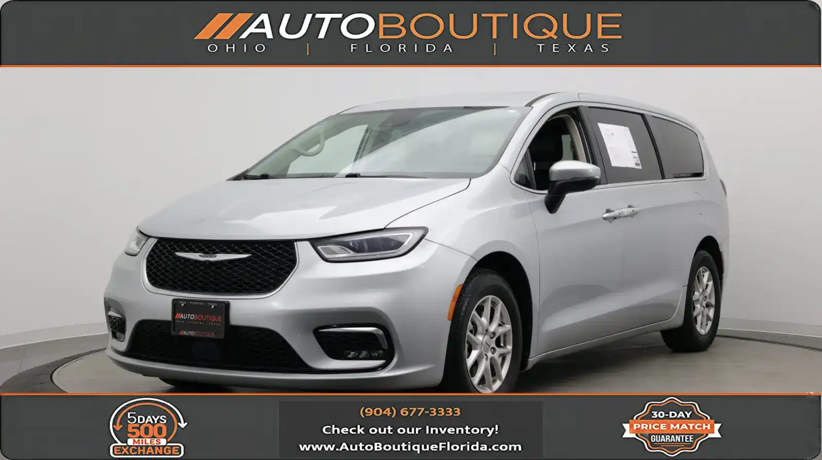 2023 Chrysler Pacifica Touring L's photo