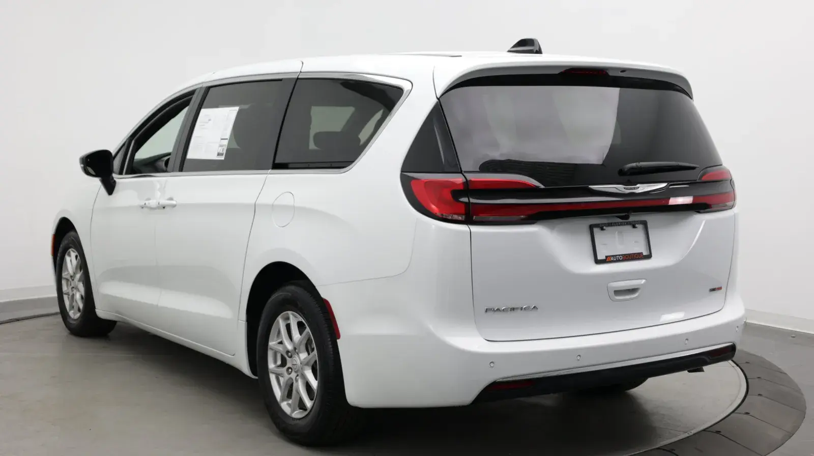 2026 Chrysler Pacifica Select photo 4