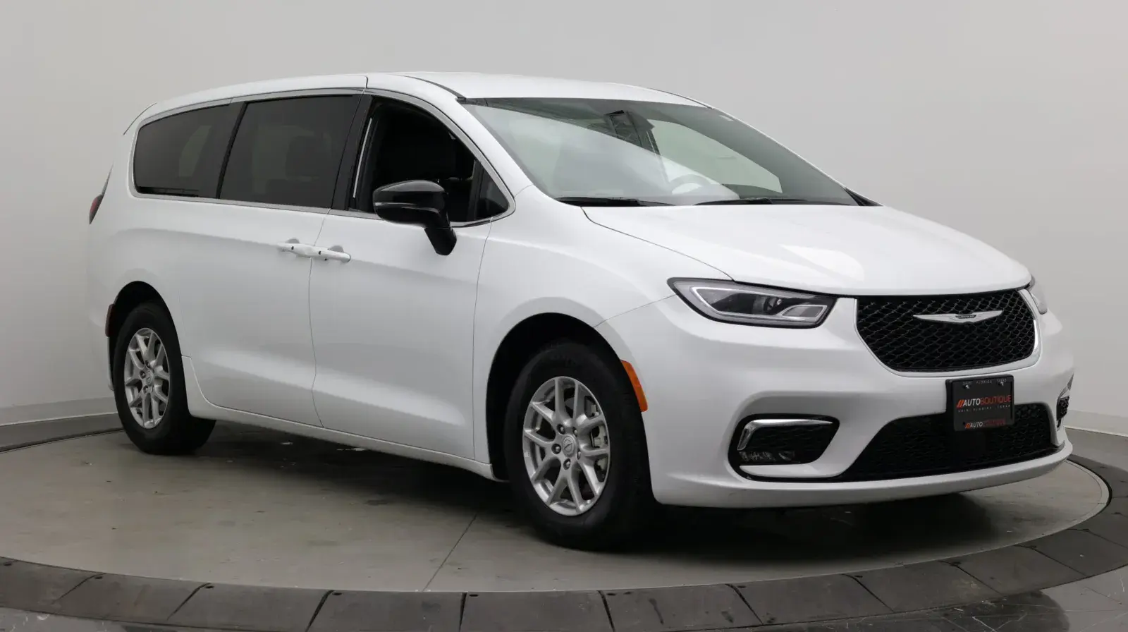 2026 Chrysler Pacifica Select photo 3