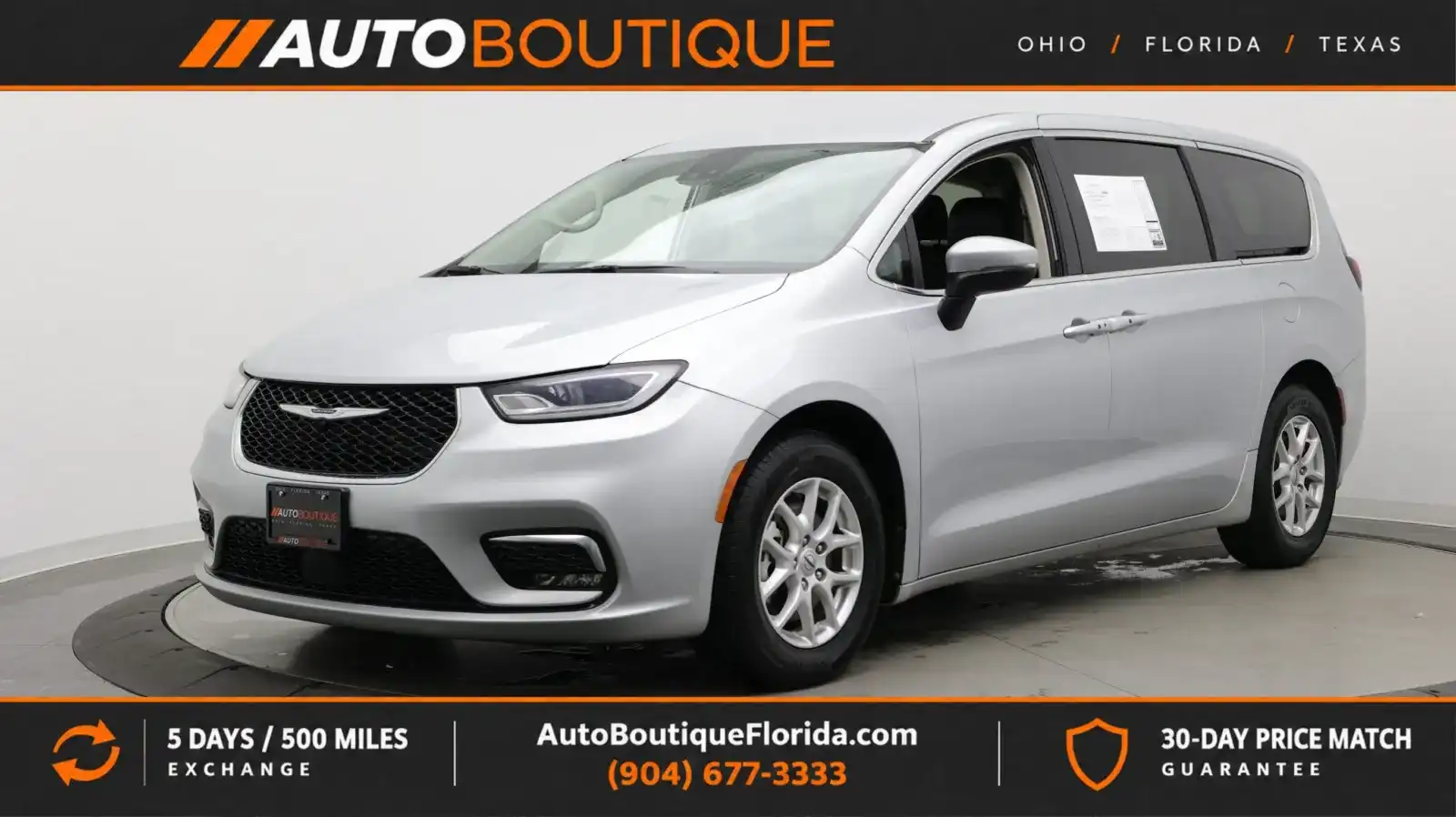 2023 Chrysler Pacifica Touring L's photo