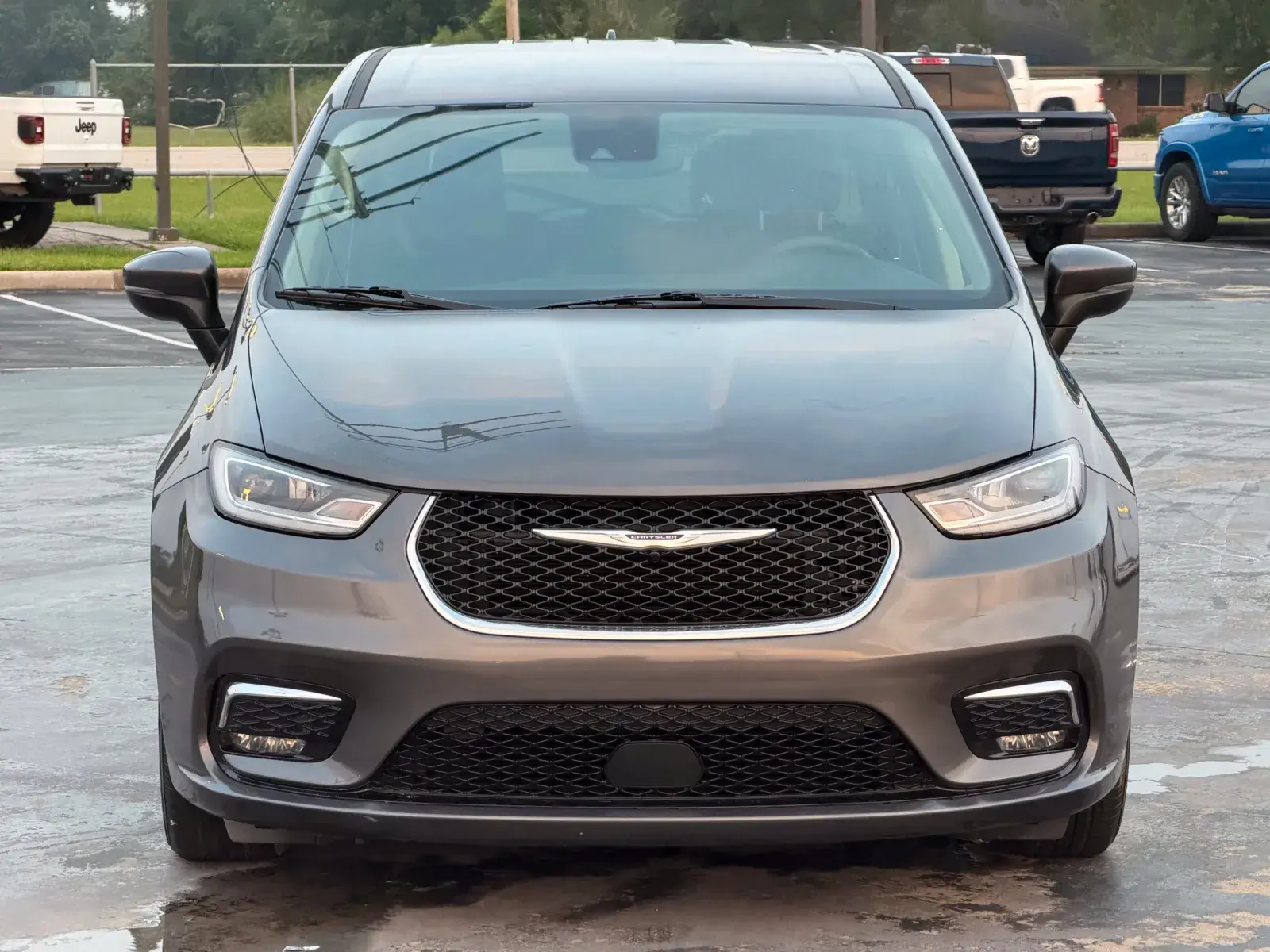 2023 Chrysler Pacifica Touring L photo 5