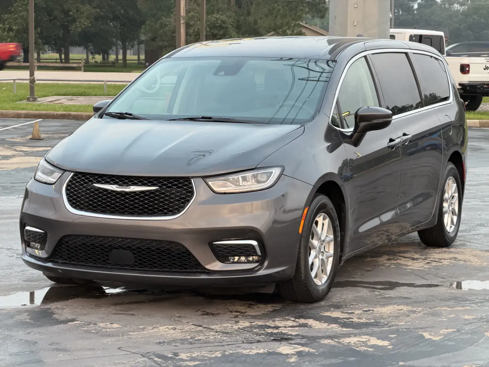 2023 Chrysler Pacifica Touring L photo 3