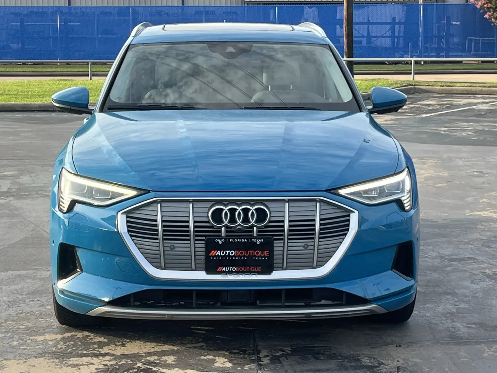2019 Audi e-tron Prestige photo 4